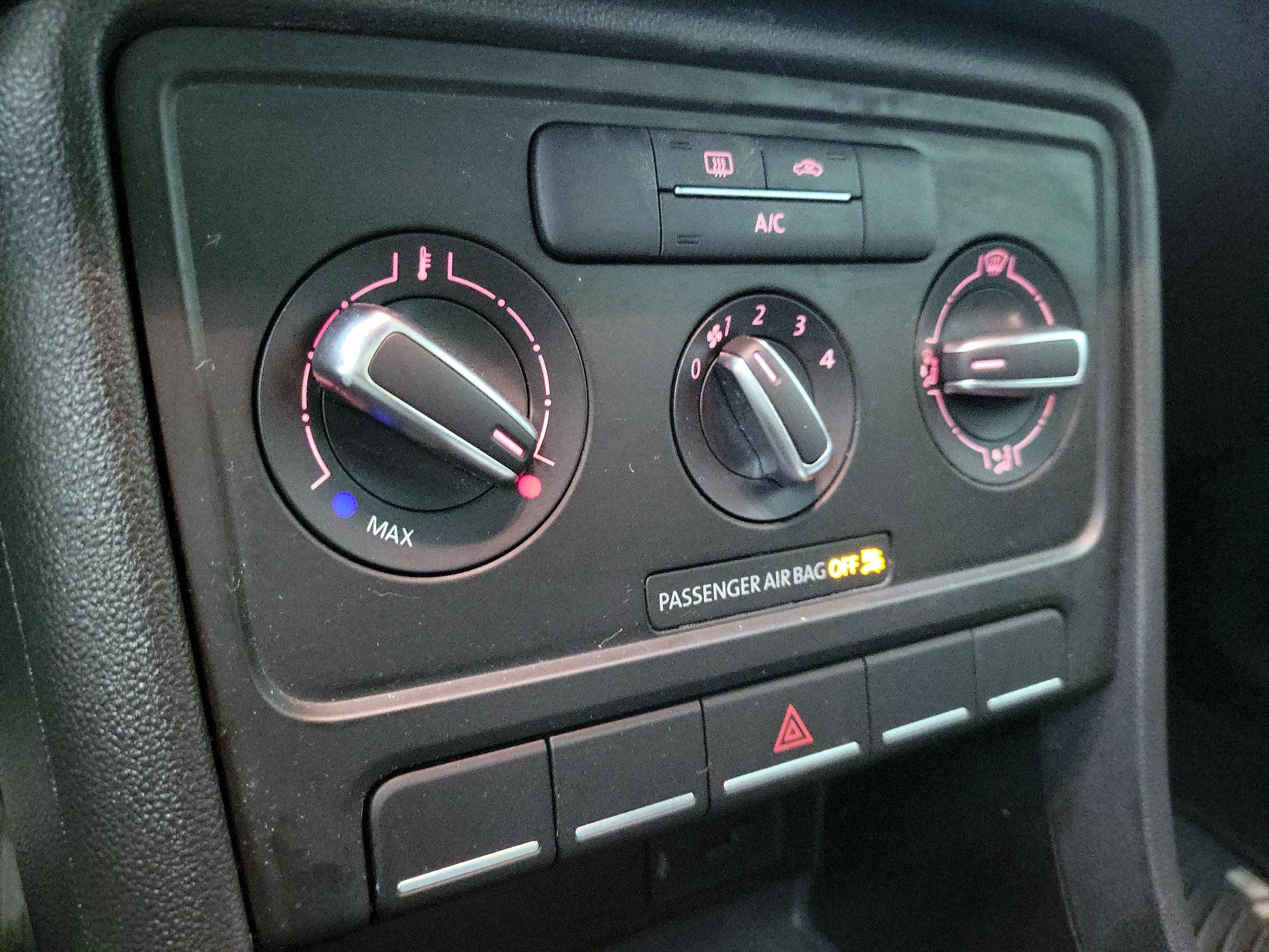 Thumbnail: 2017 Volkswagen Beetle - 16