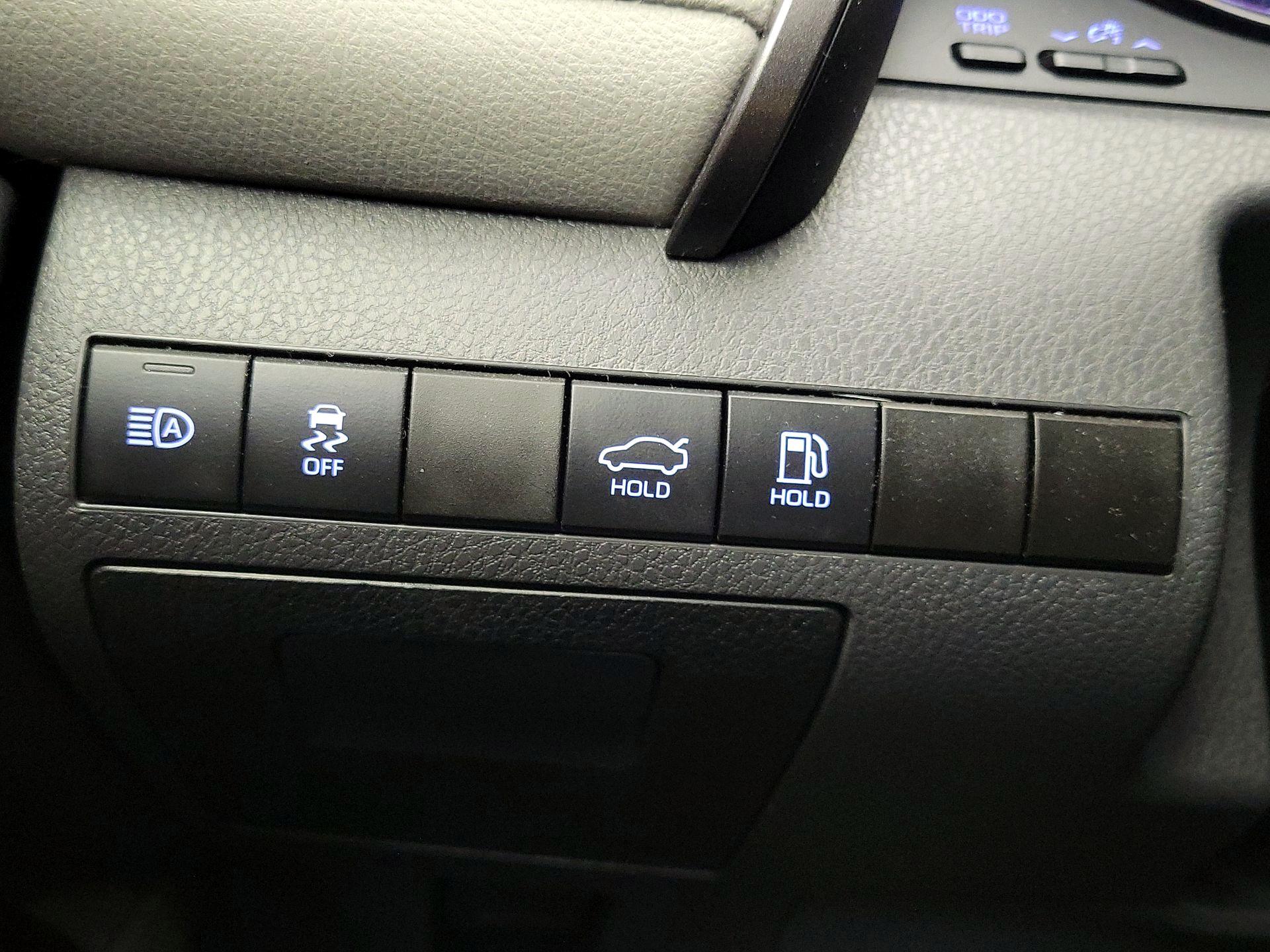 Thumbnail: 2022 Toyota Camry - 13