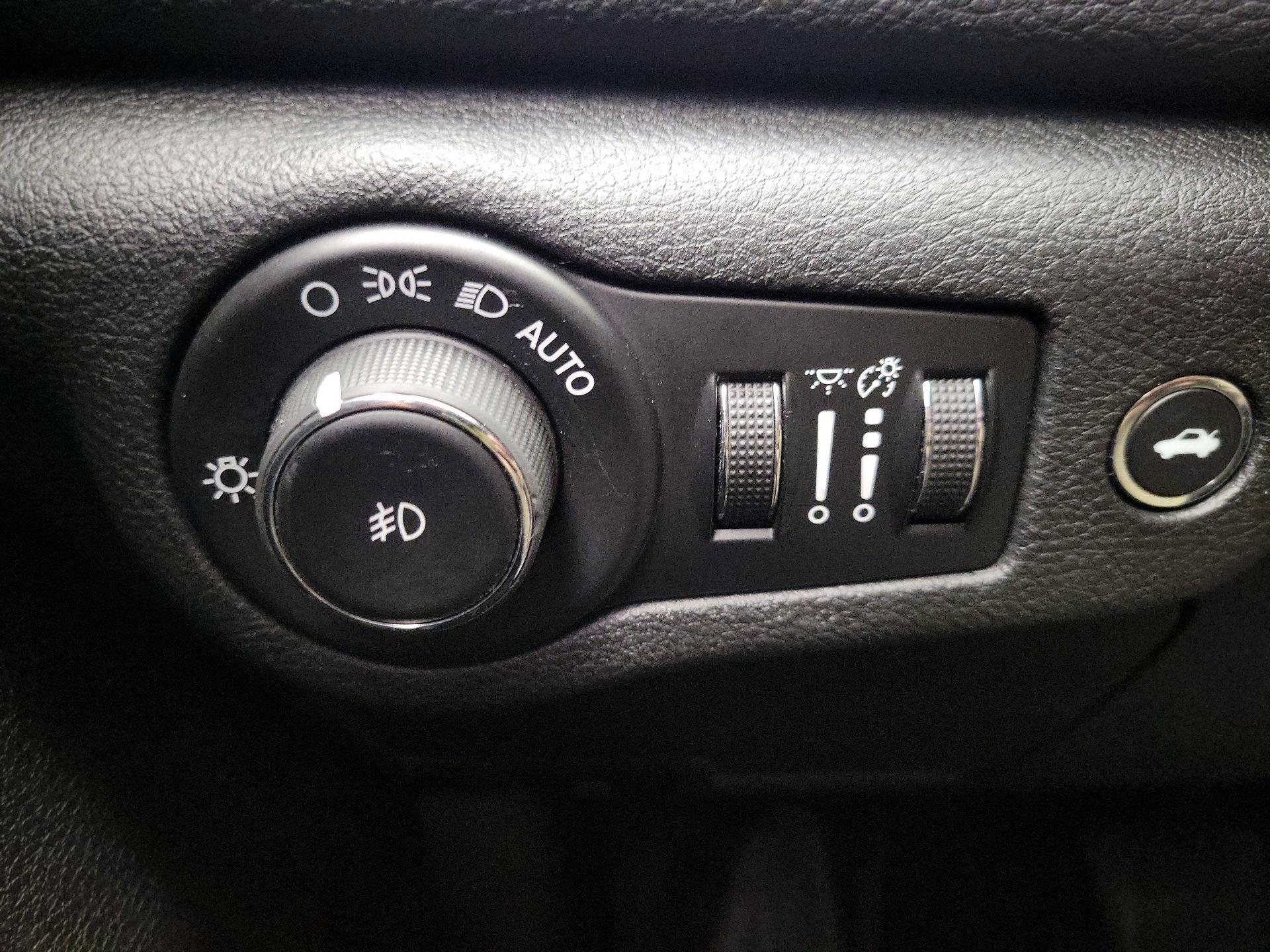 Thumbnail: 2015 Chrysler 200 - 13