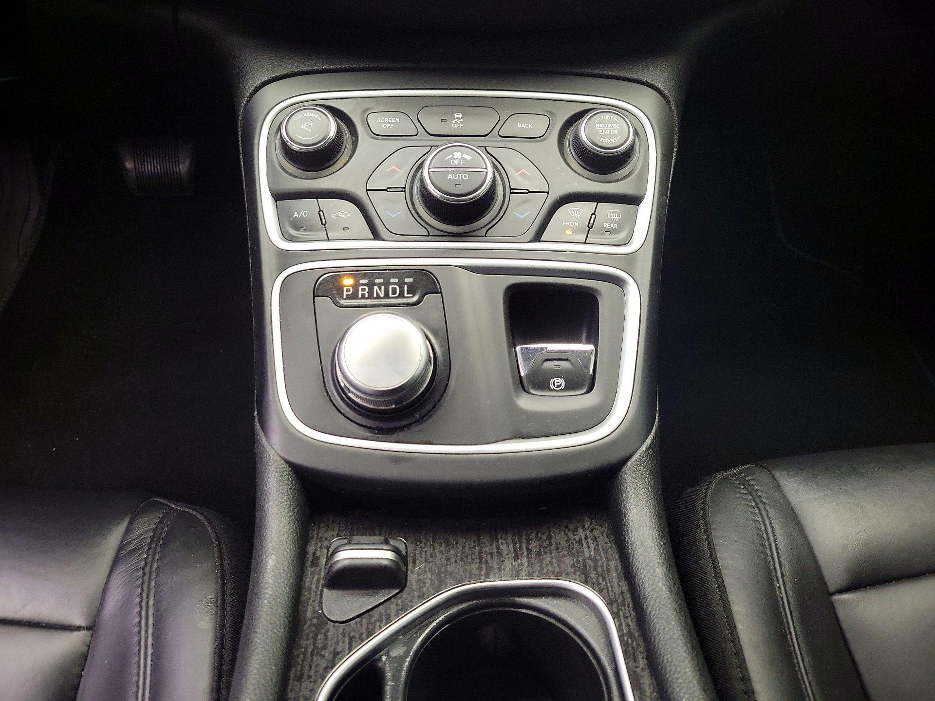 Thumbnail: 2015 Chrysler 200 - 18