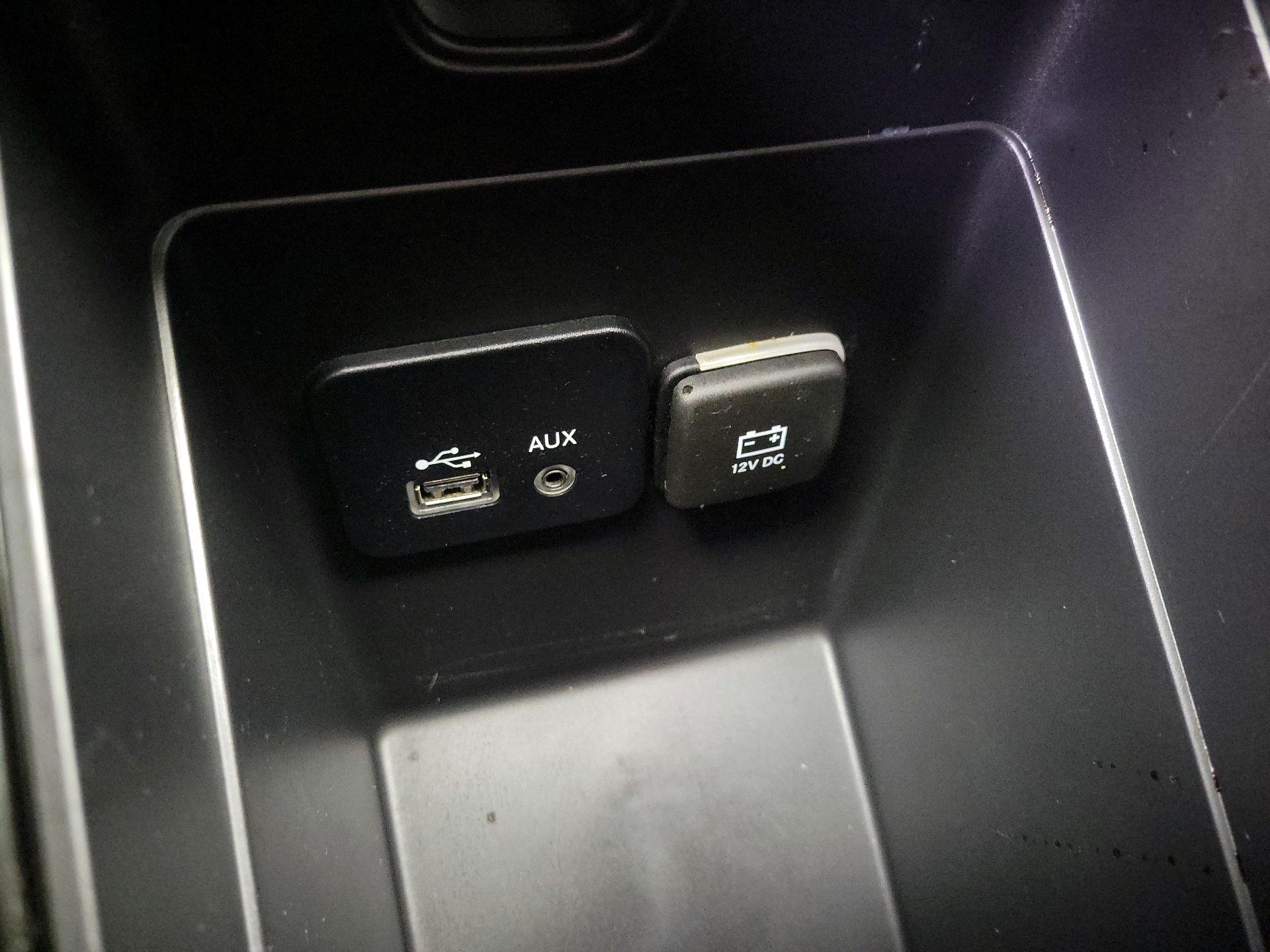 Thumbnail: 2015 Chrysler 200 - 19