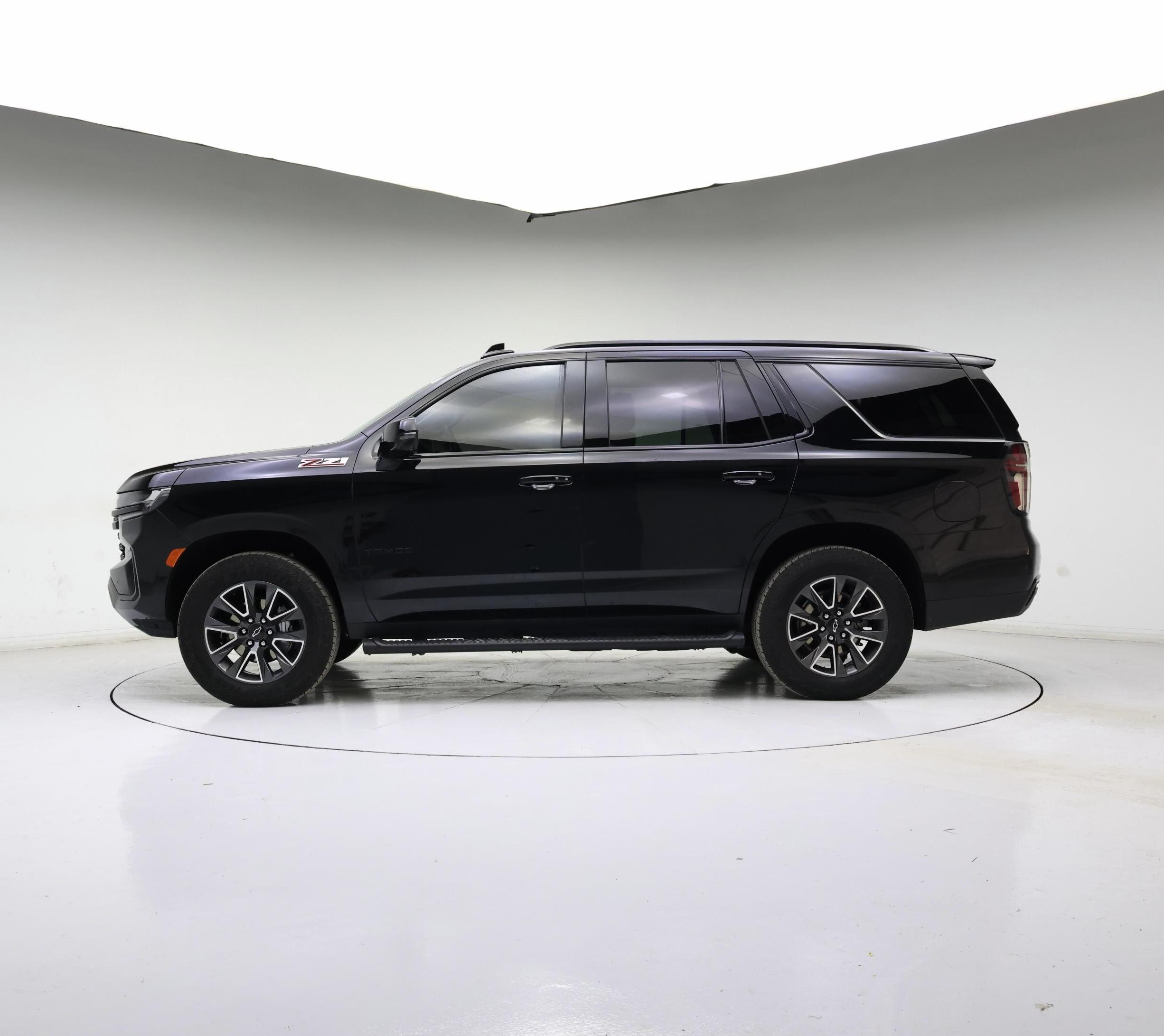 Thumbnail: 2023 Chevrolet Tahoe - 3