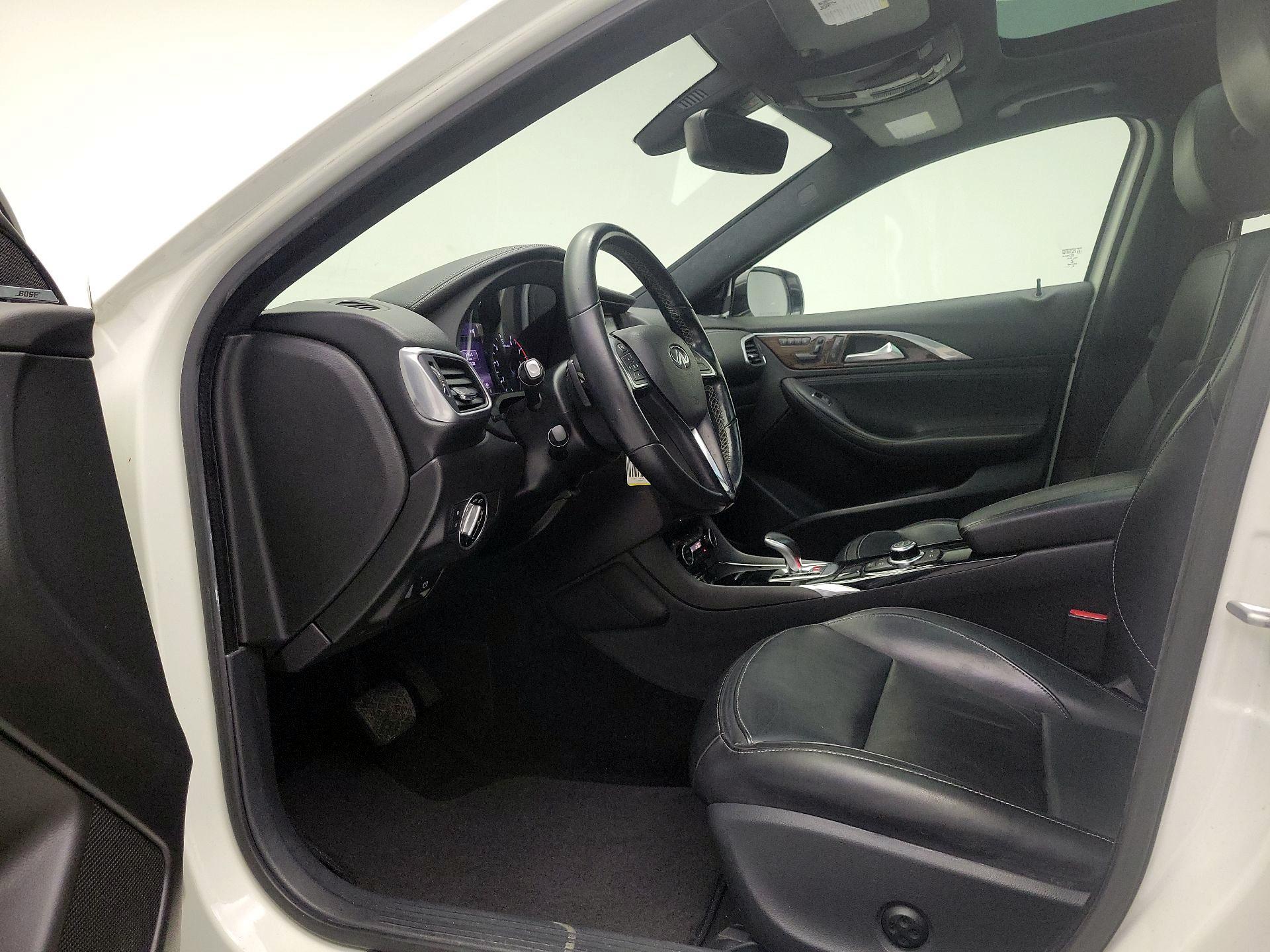 Thumbnail: 2017 INFINITI QX30 - 11