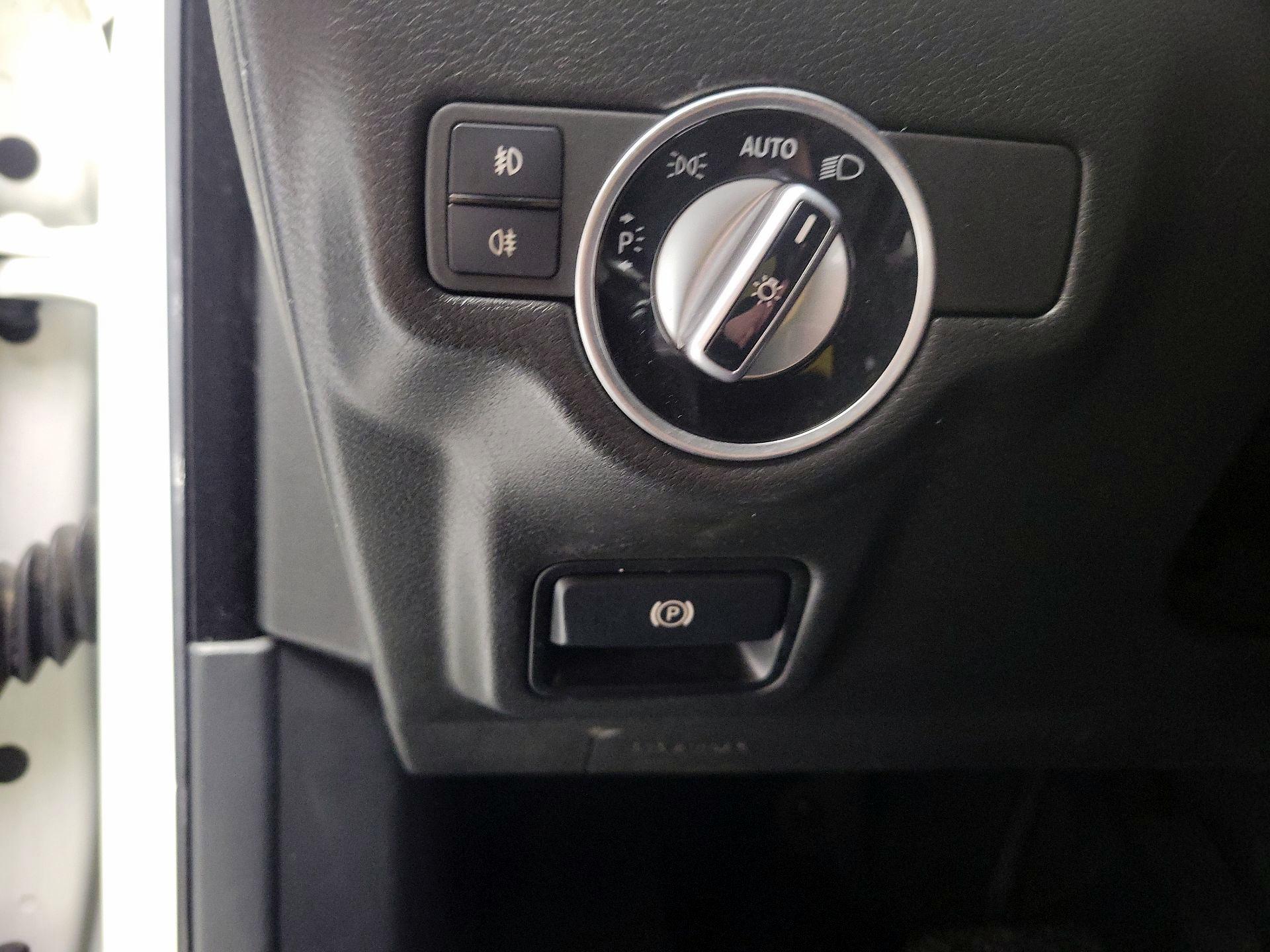 Thumbnail: 2017 INFINITI QX30 - 13