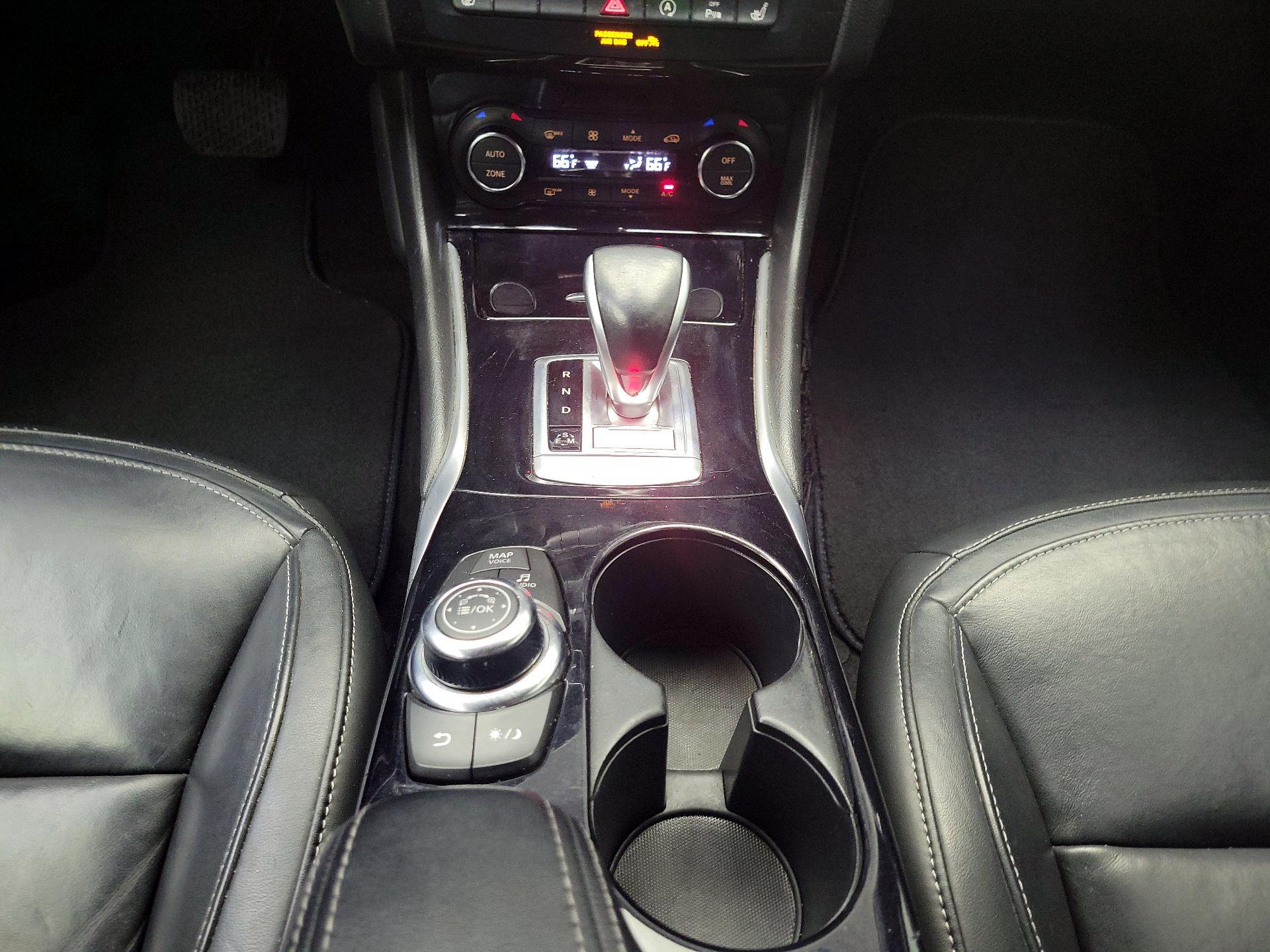 Thumbnail: 2017 INFINITI QX30 - 17