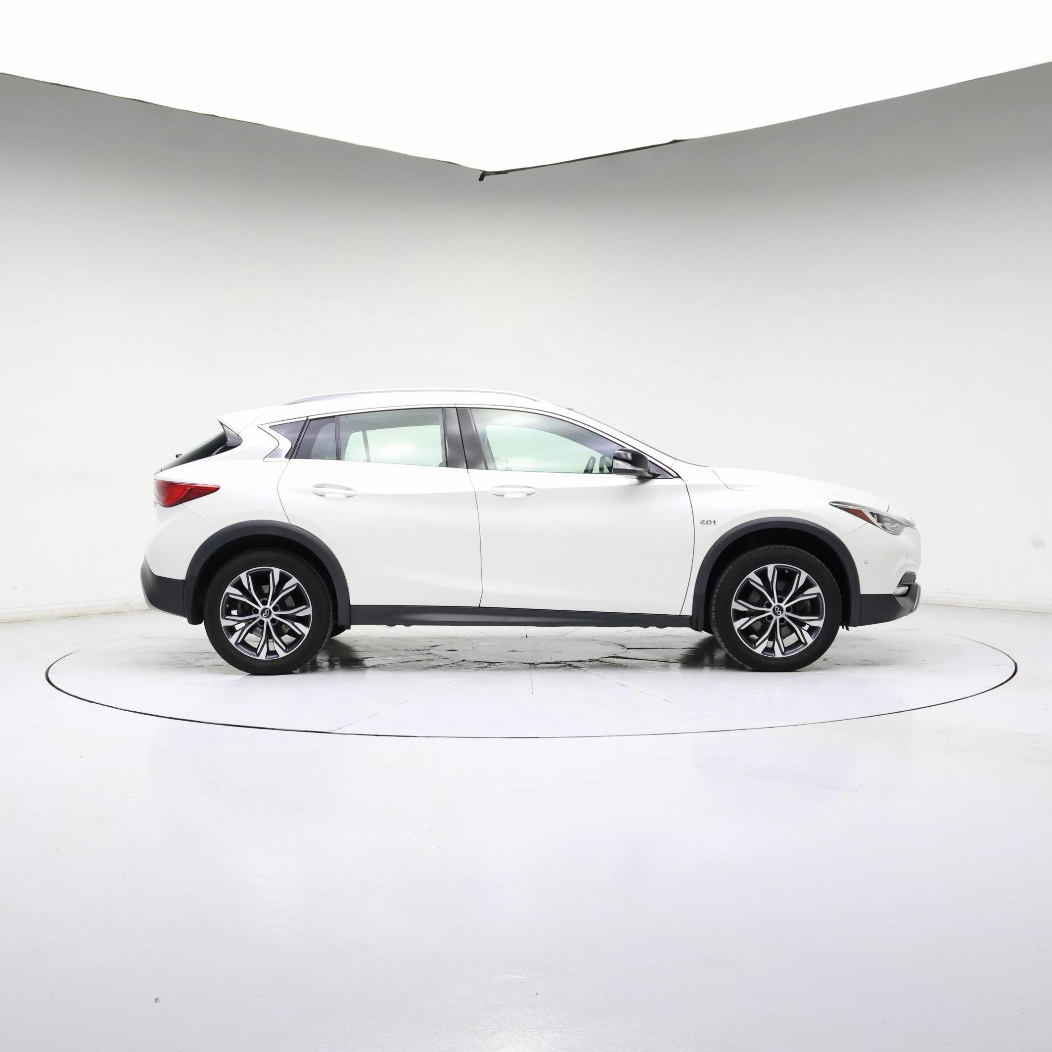 Thumbnail: 2017 INFINITI QX30 - 7