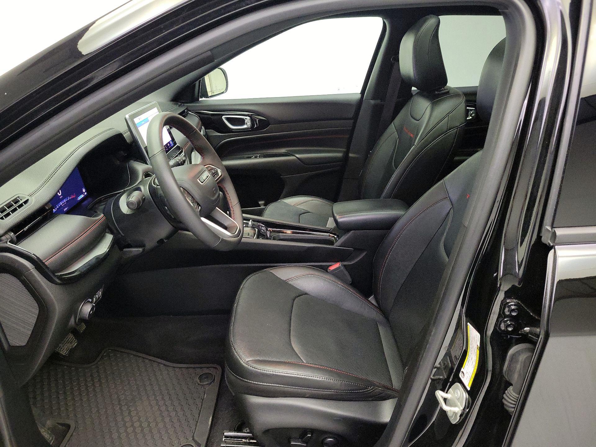 Thumbnail: 2023 Jeep Compass - 11