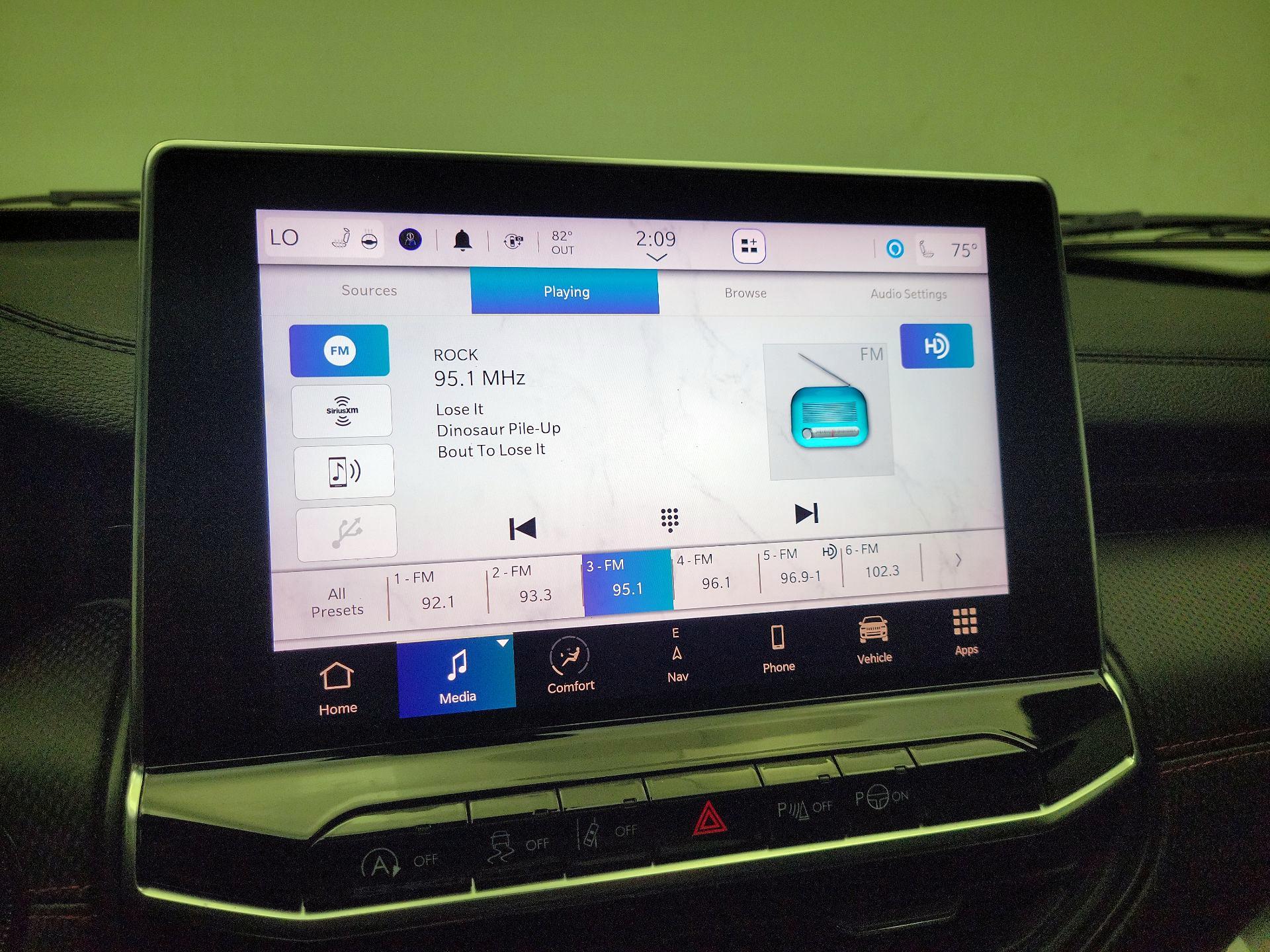 Thumbnail: 2023 Jeep Compass - 16