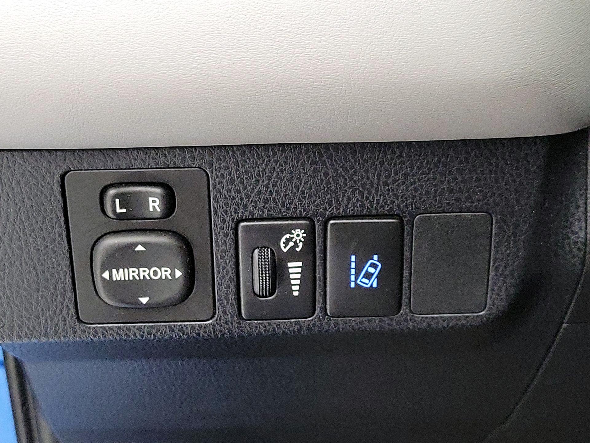 Thumbnail: 2018 Toyota RAV4 - 13