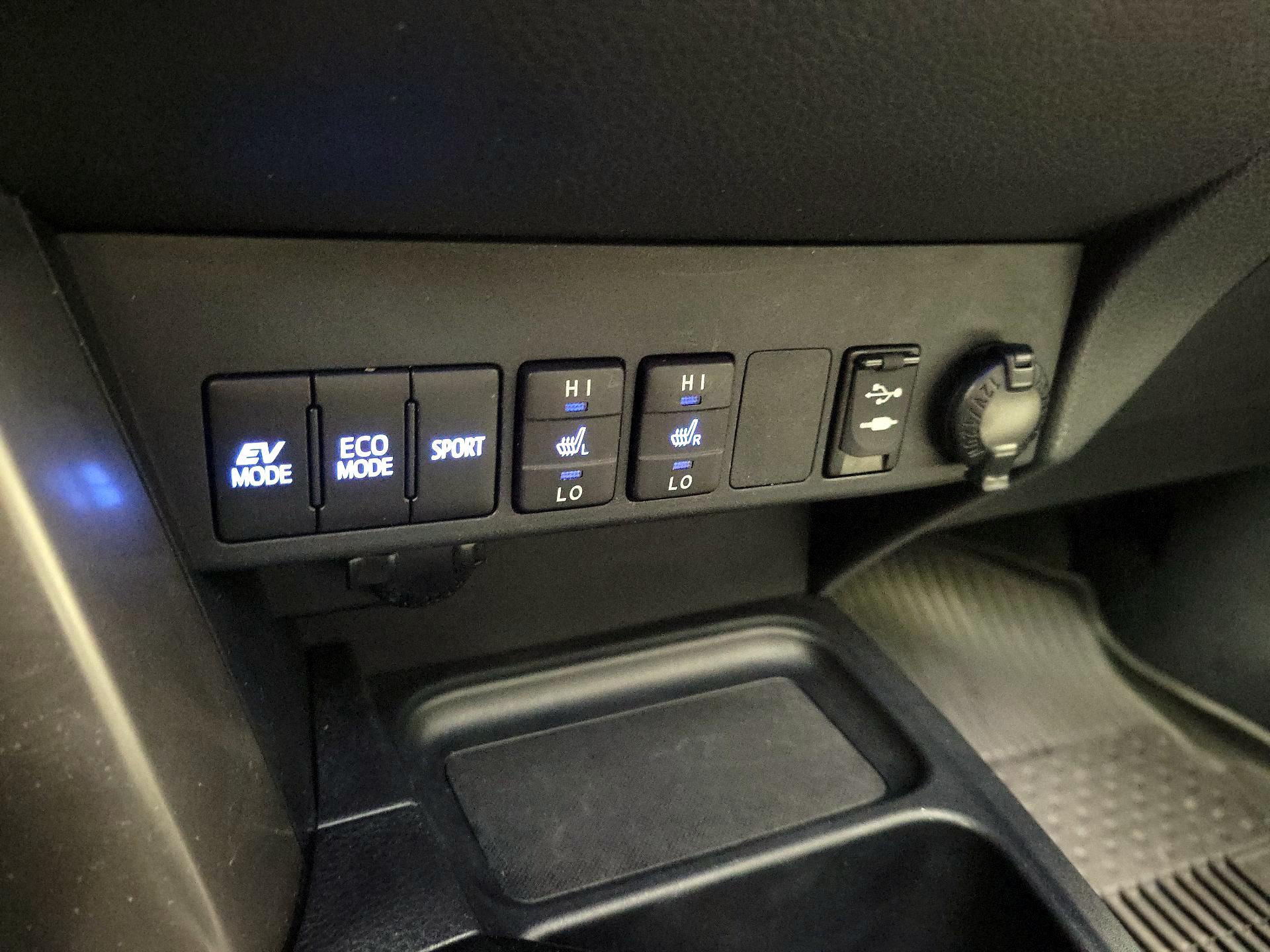 Thumbnail: 2018 Toyota RAV4 - 19