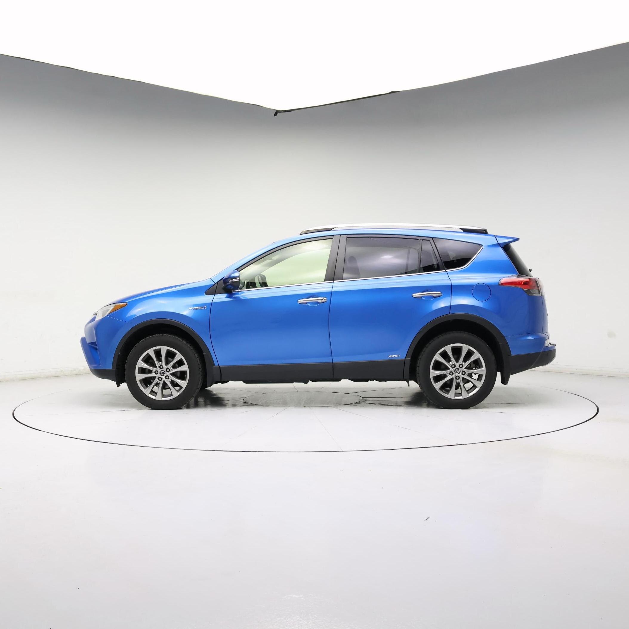 Thumbnail: 2018 Toyota RAV4 - 3