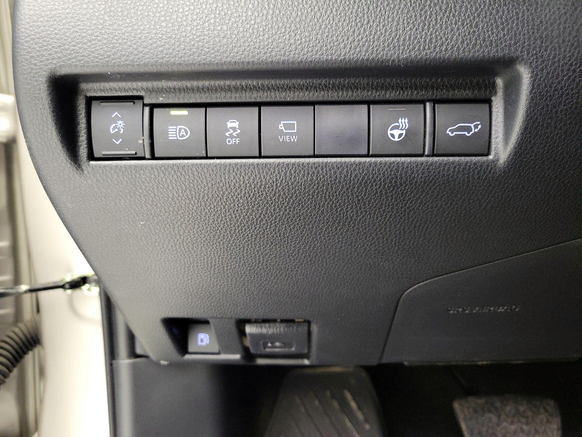 Thumbnail: 2021 Toyota Venza - 13