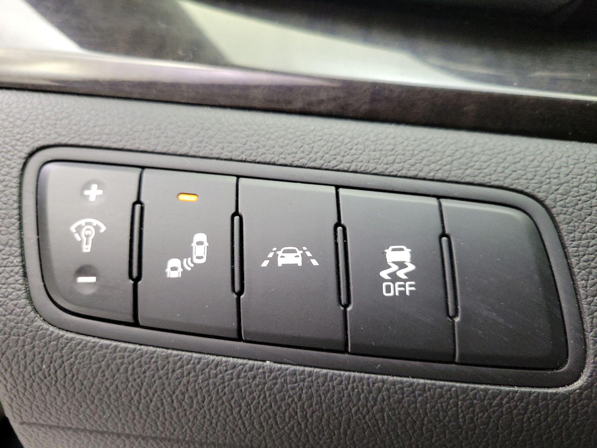 Thumbnail: 2014 Kia Cadenza - 13