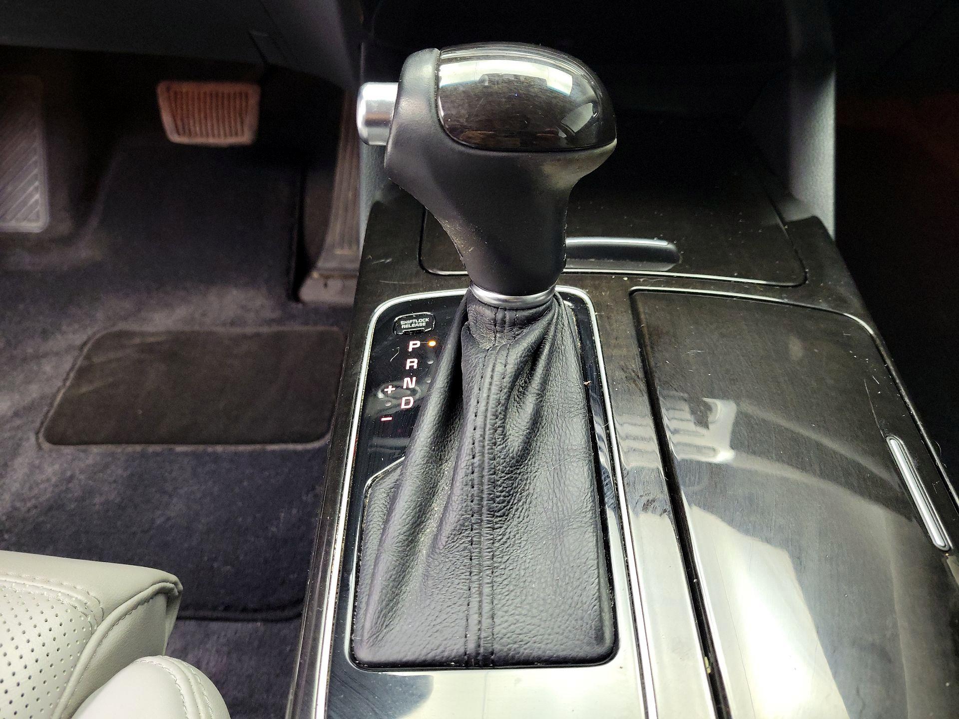 Thumbnail: 2014 Kia Cadenza - 17