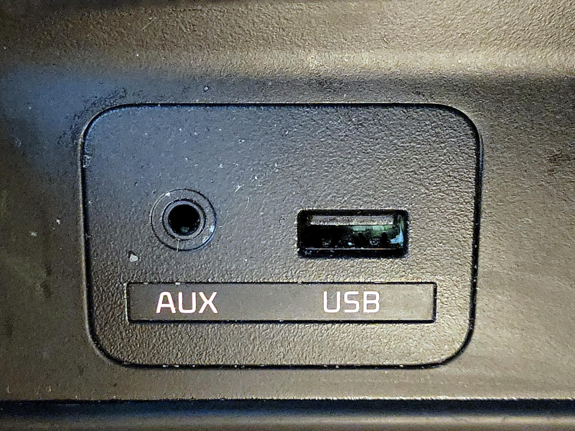 Thumbnail: 2014 Kia Cadenza - 18