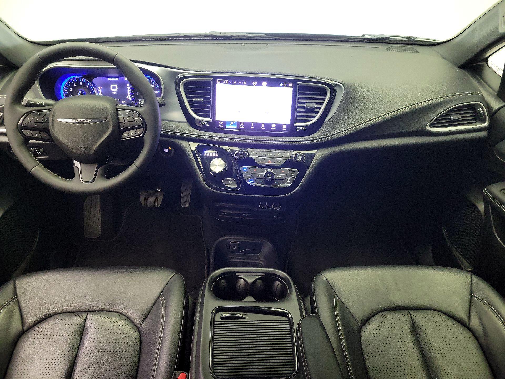 Thumbnail: 2022 Chrysler Pacifica - 9