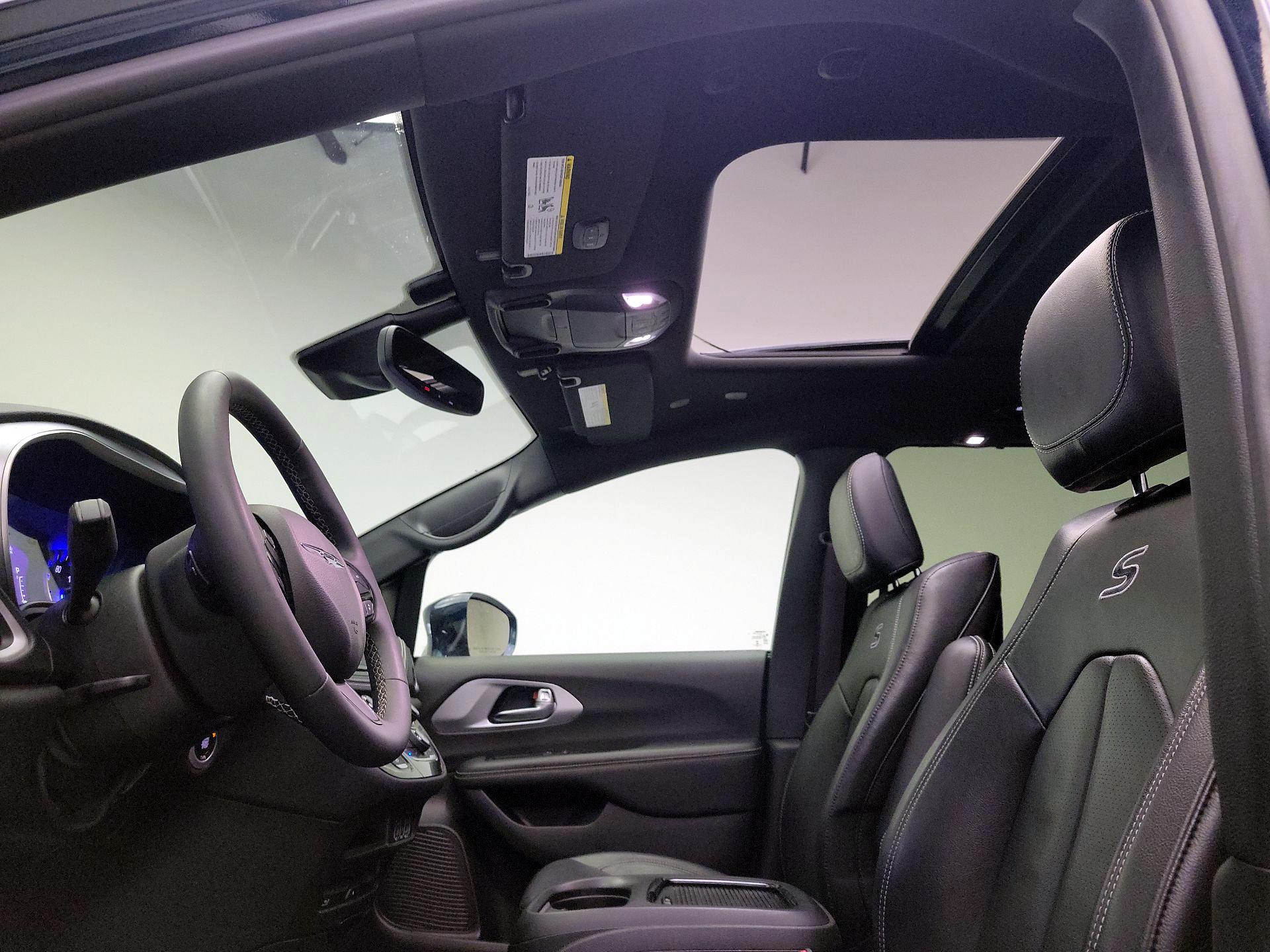 Thumbnail: 2022 Chrysler Pacifica - 20