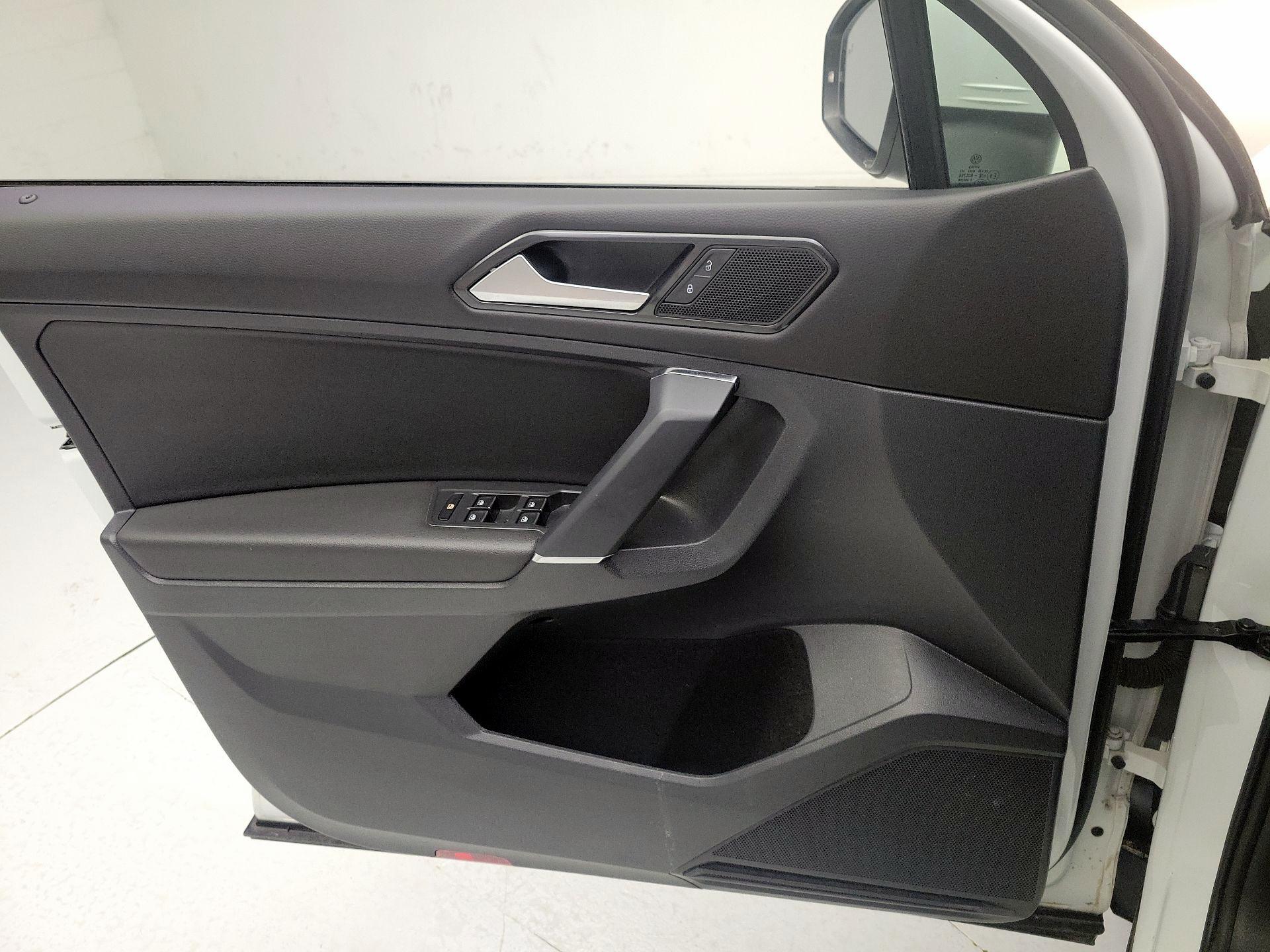 Thumbnail: 2018 Volkswagen Tiguan - 12