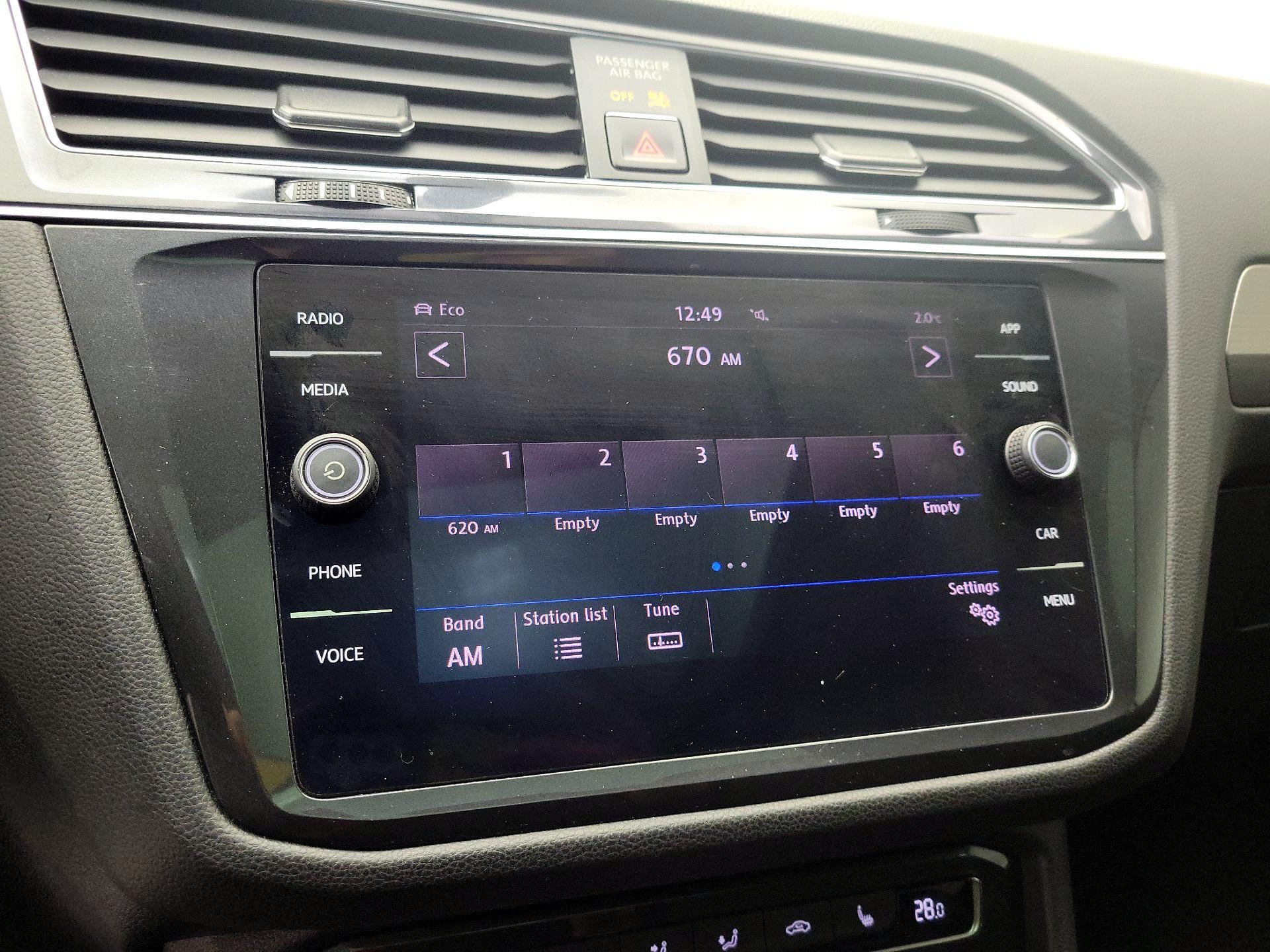 Thumbnail: 2018 Volkswagen Tiguan - 15