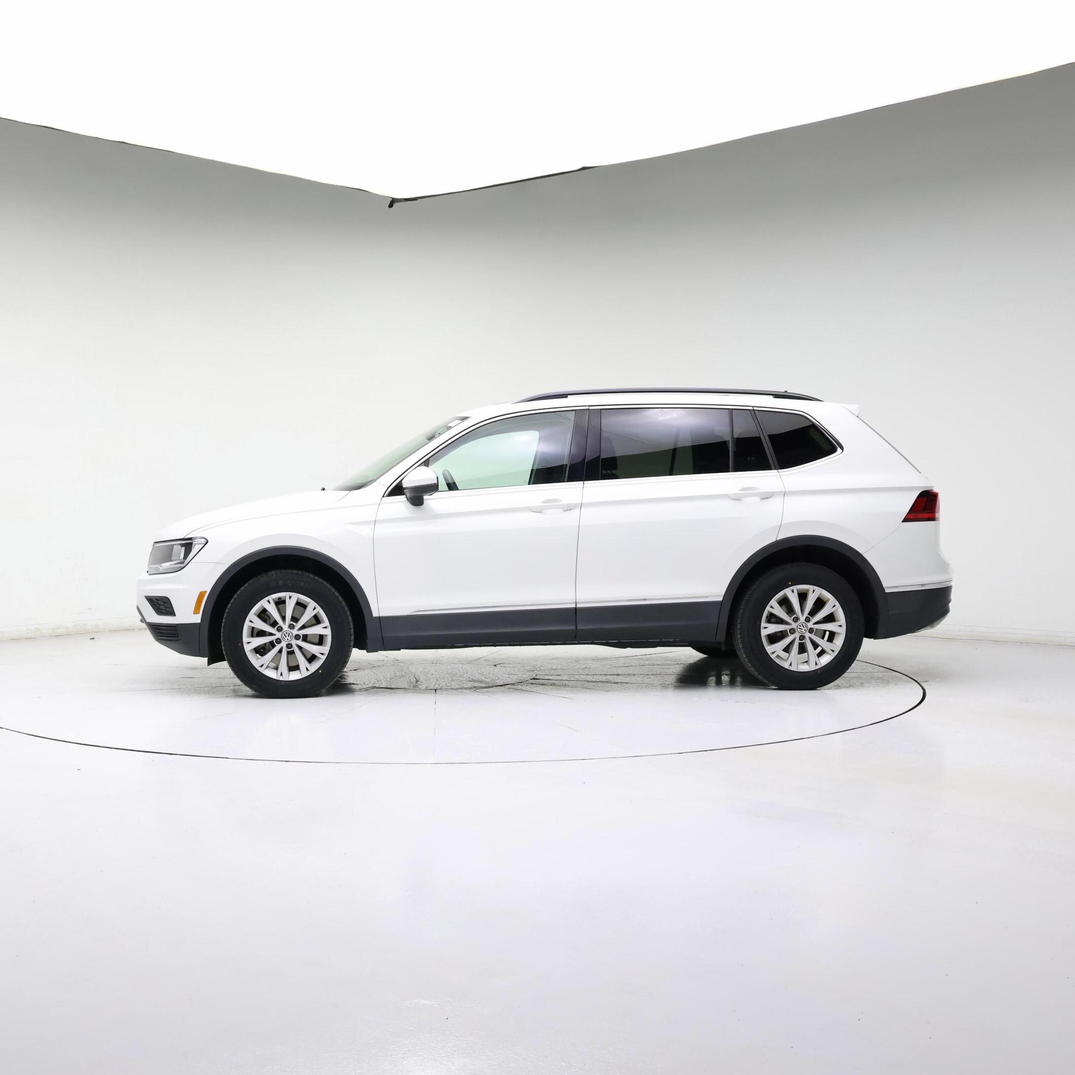 Thumbnail: 2018 Volkswagen Tiguan - 3