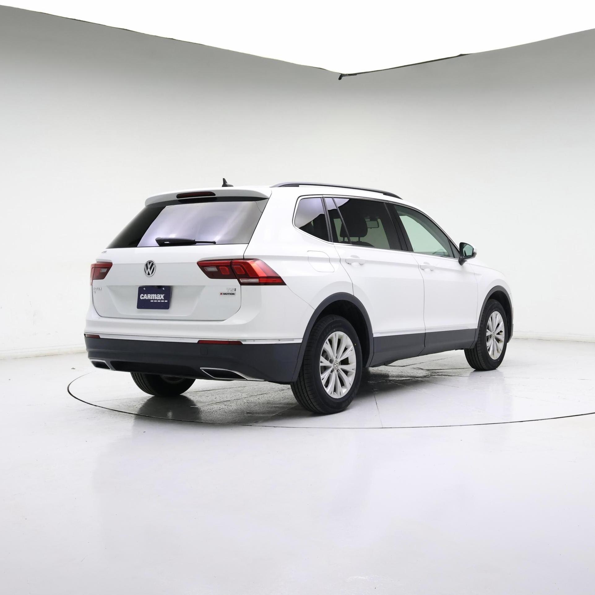 Thumbnail: 2018 Volkswagen Tiguan - 8