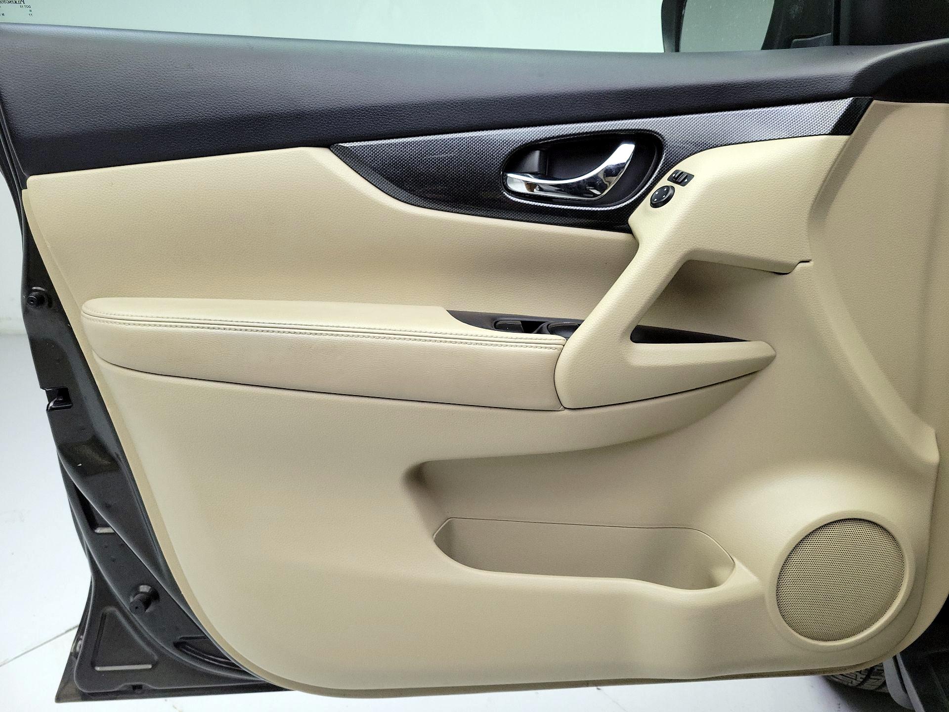 Thumbnail: 2015 Nissan Rogue - 12