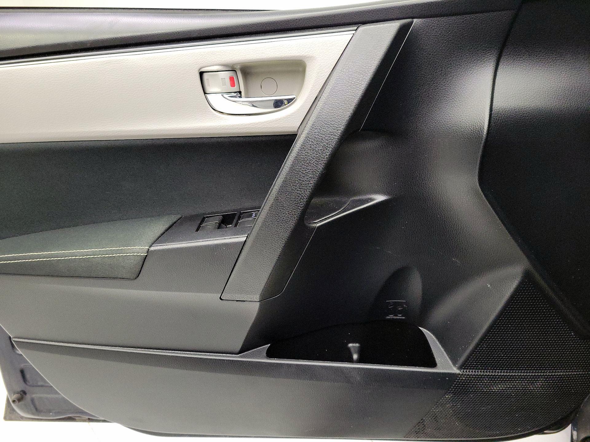 Thumbnail: 2018 Toyota Corolla - 12