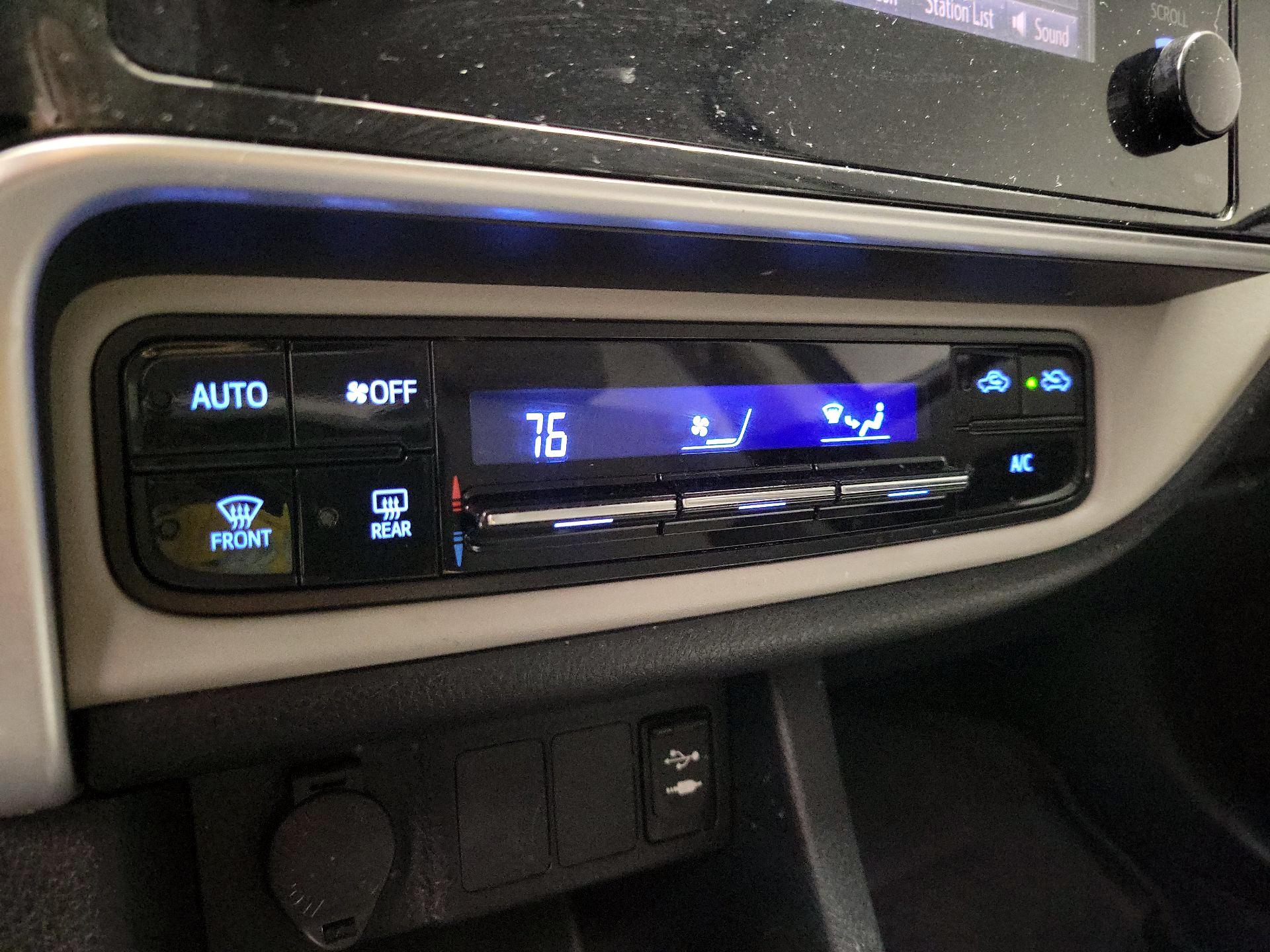 Thumbnail: 2018 Toyota Corolla - 16