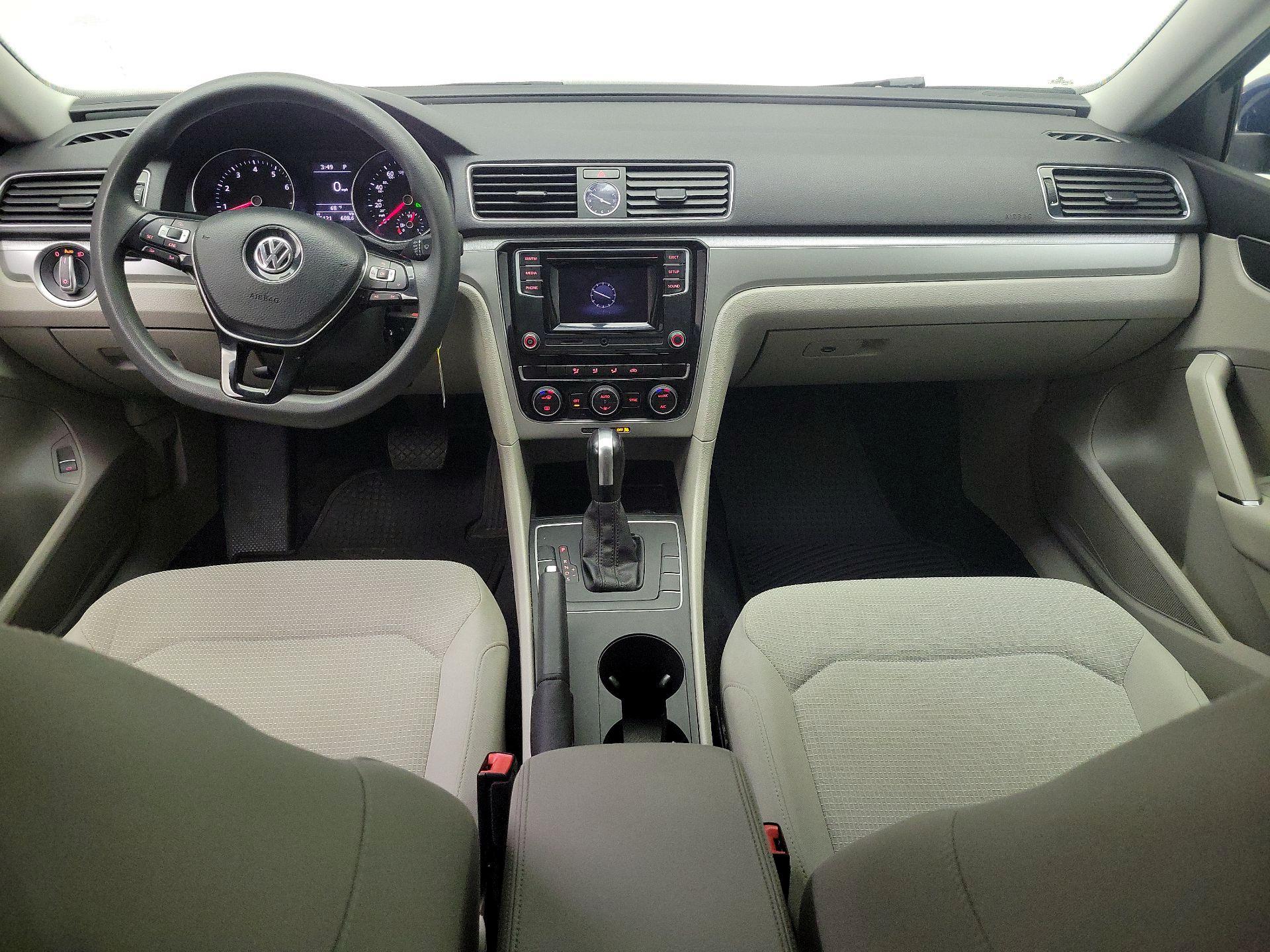 Thumbnail: 2016 Volkswagen Passat - 9