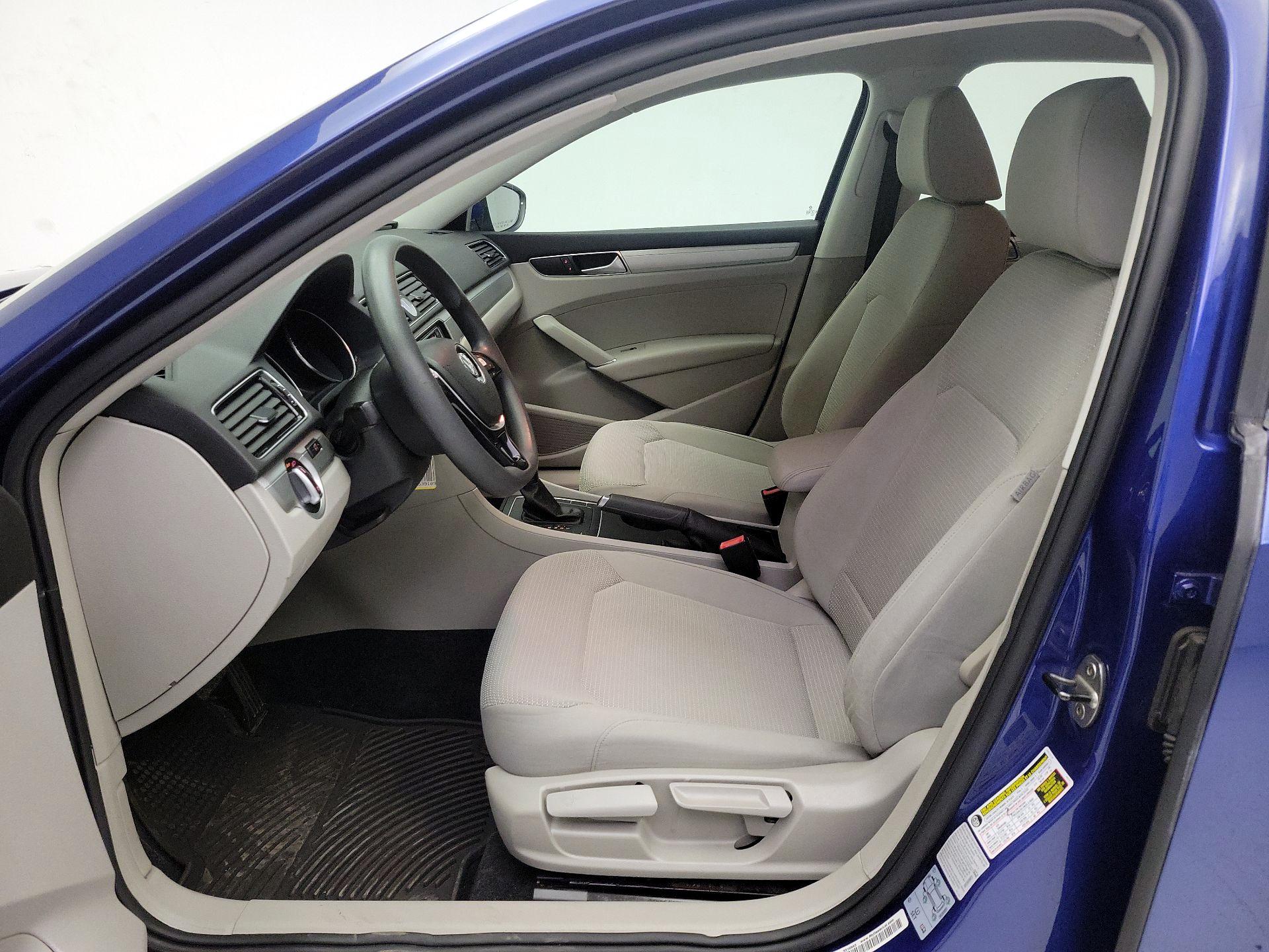 Thumbnail: 2016 Volkswagen Passat - 11