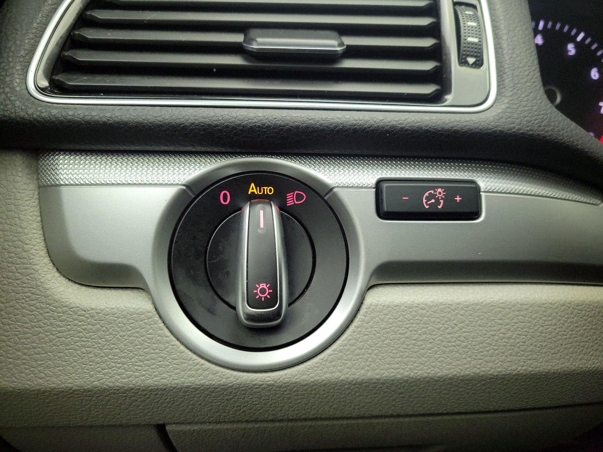 Thumbnail: 2016 Volkswagen Passat - 13