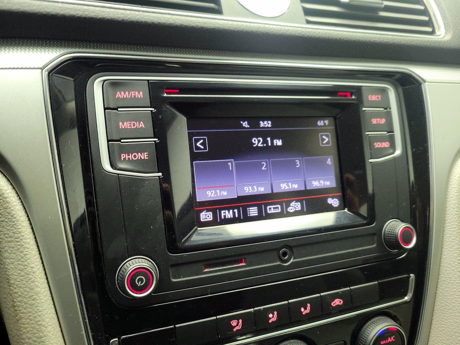 Thumbnail: 2016 Volkswagen Passat - 15