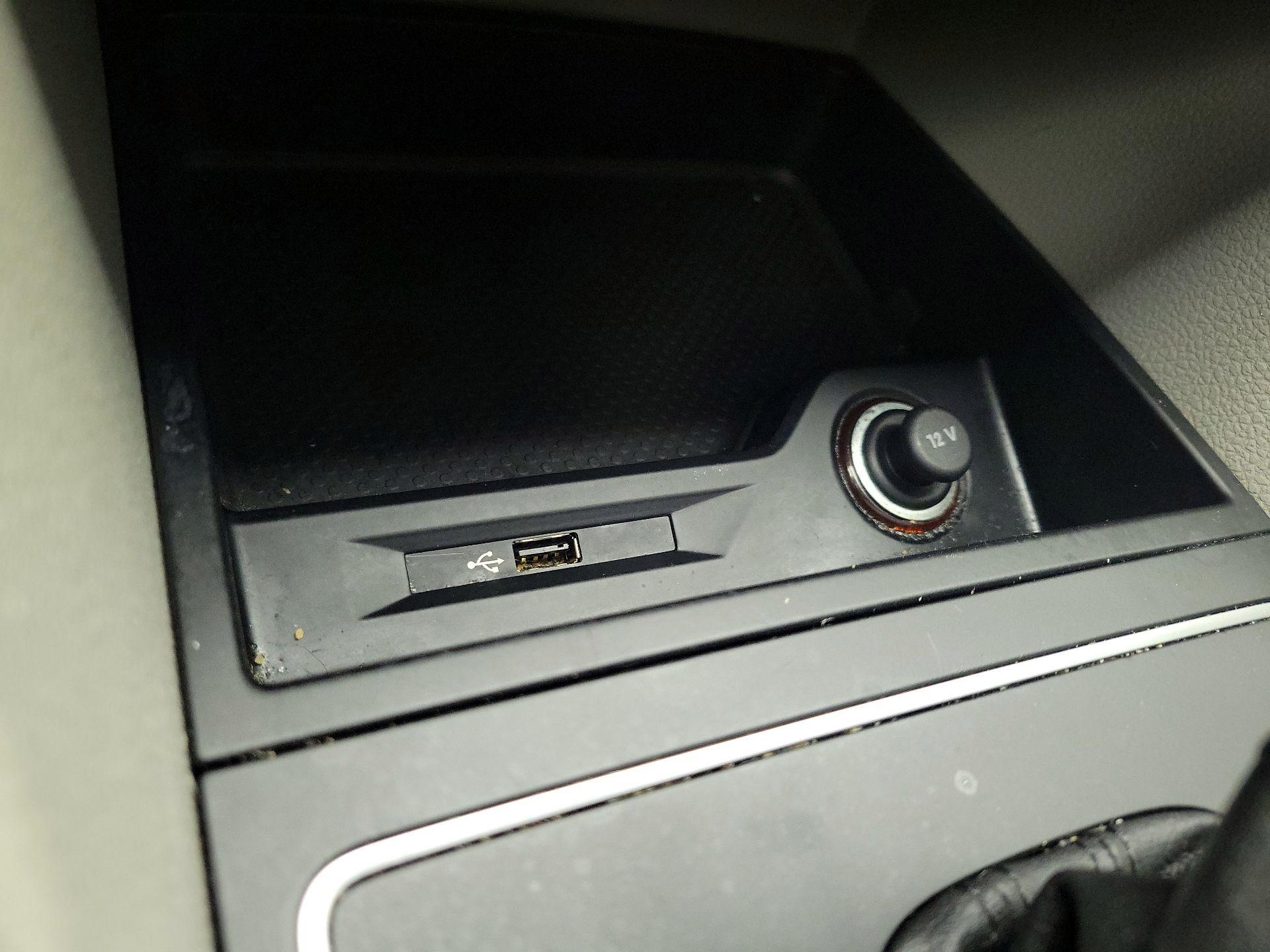 Thumbnail: 2016 Volkswagen Passat - 18