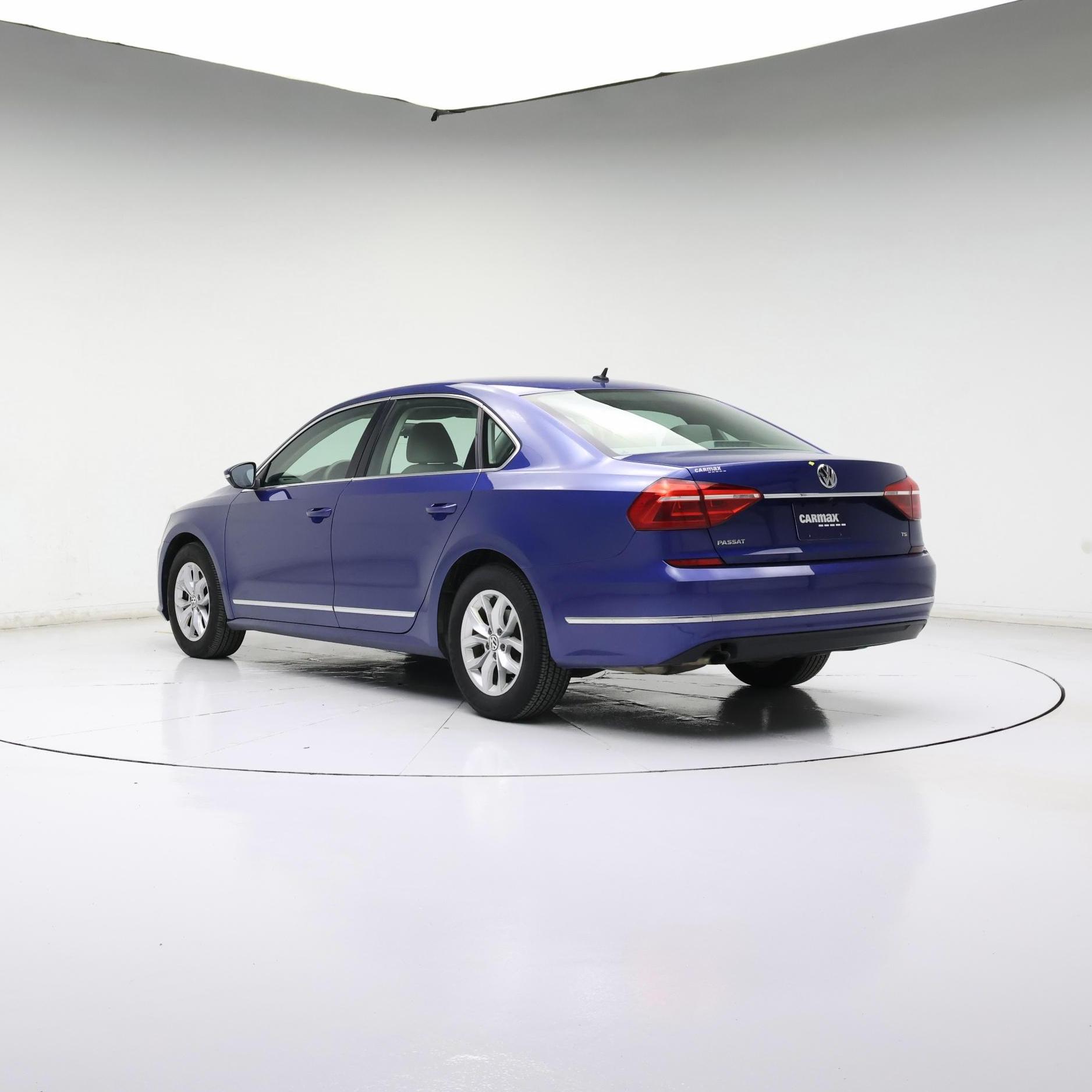 Thumbnail: 2016 Volkswagen Passat - 2