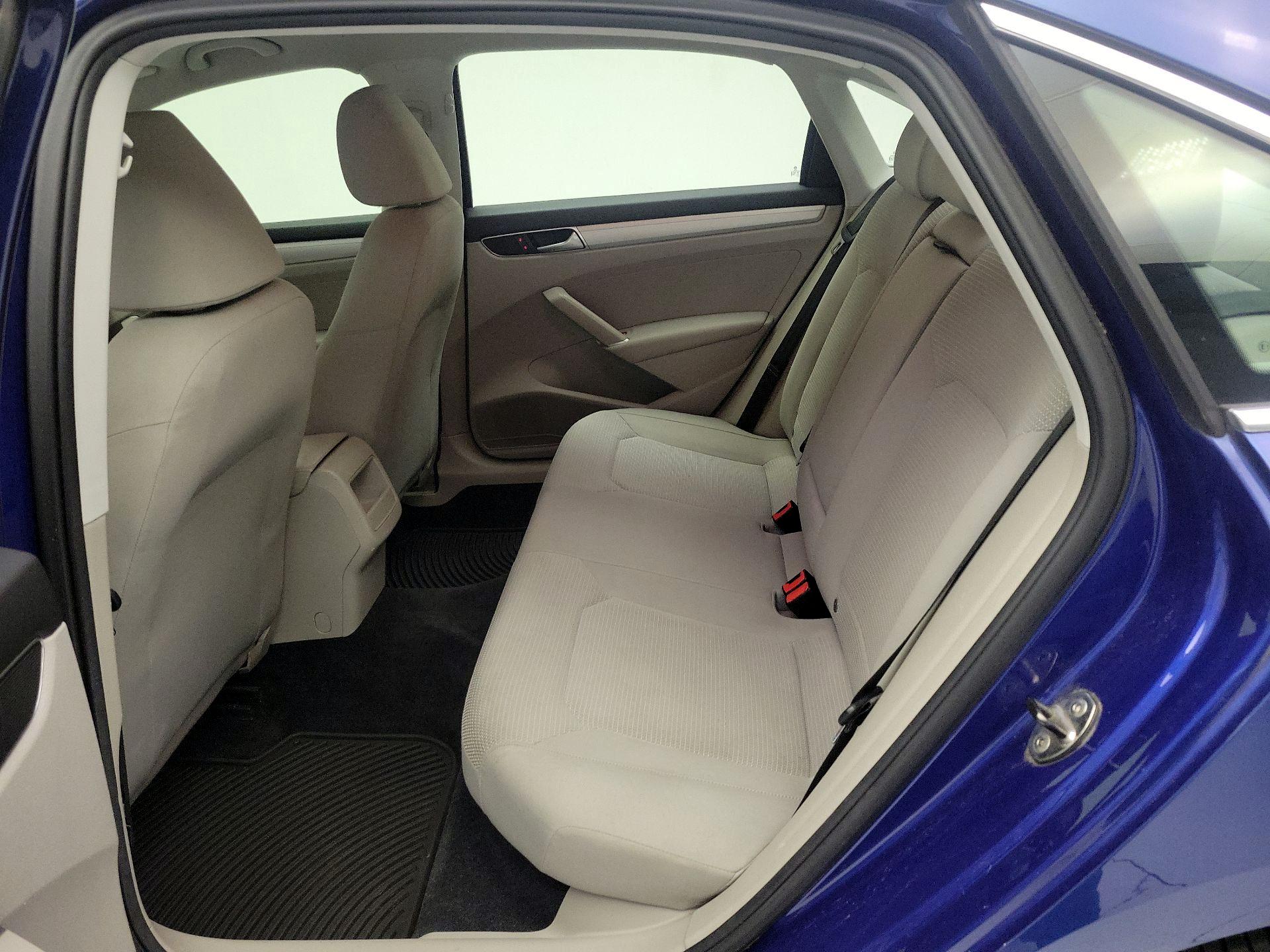 Thumbnail: 2016 Volkswagen Passat - 19