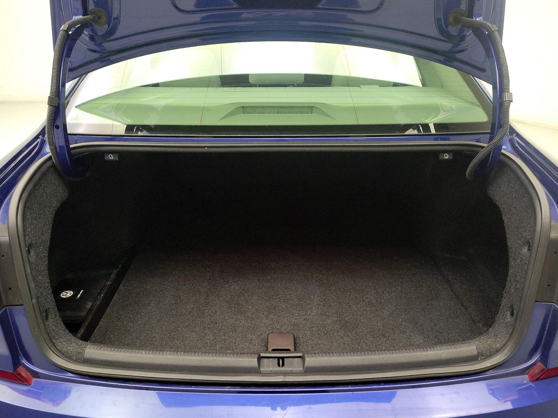 Thumbnail: 2016 Volkswagen Passat - 20