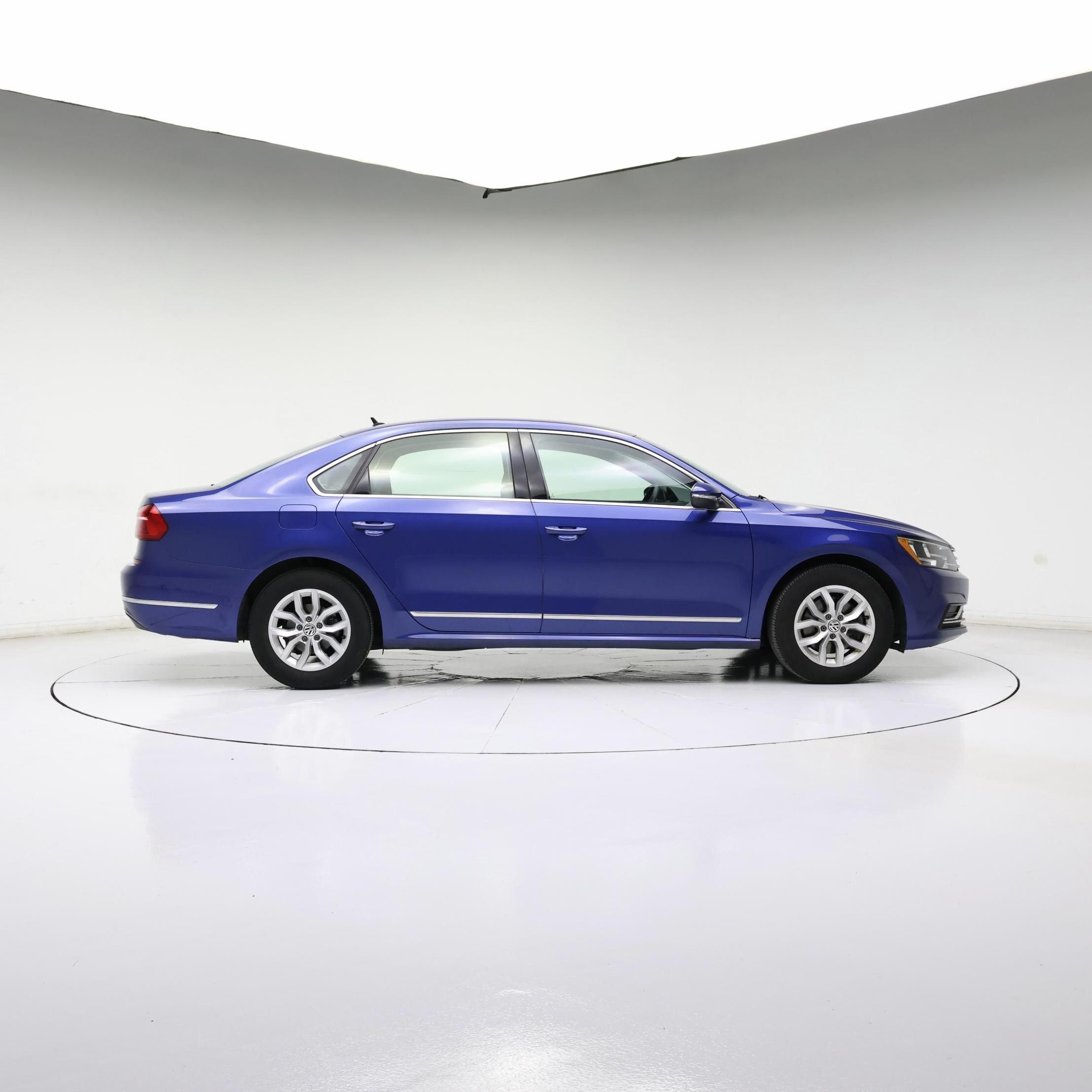 Thumbnail: 2016 Volkswagen Passat - 7
