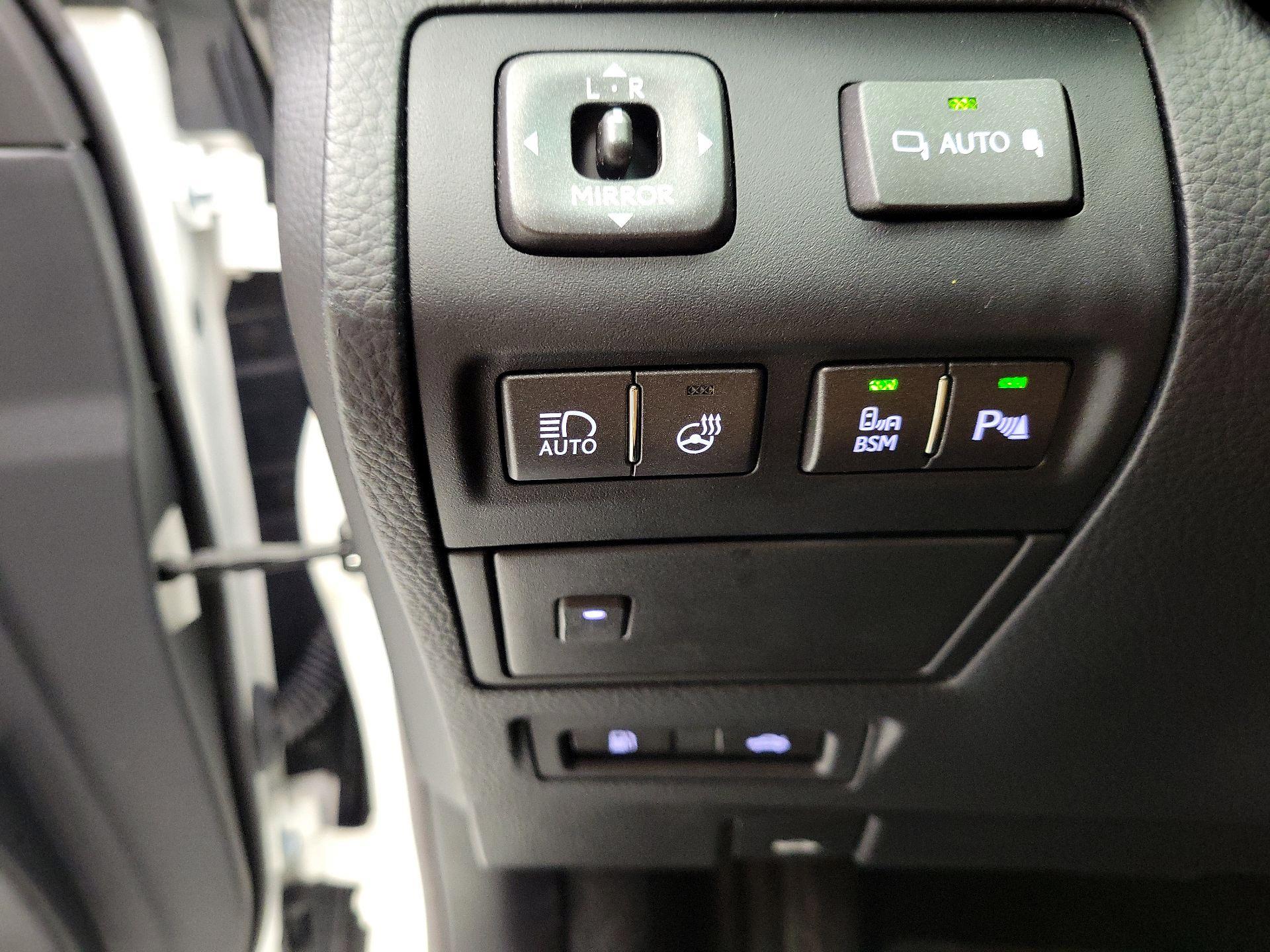 Thumbnail: 2017 Lexus LS - 13