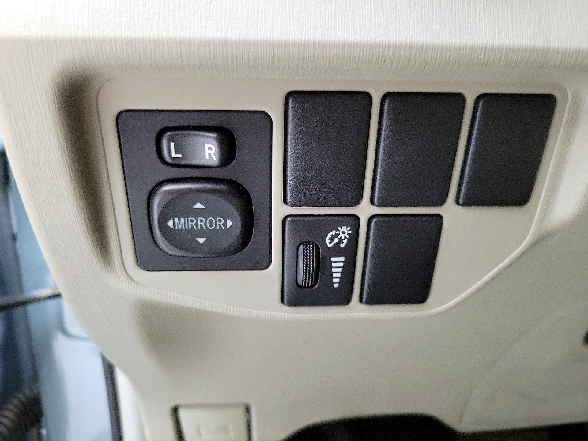 Thumbnail: 2015 Toyota Prius - 13