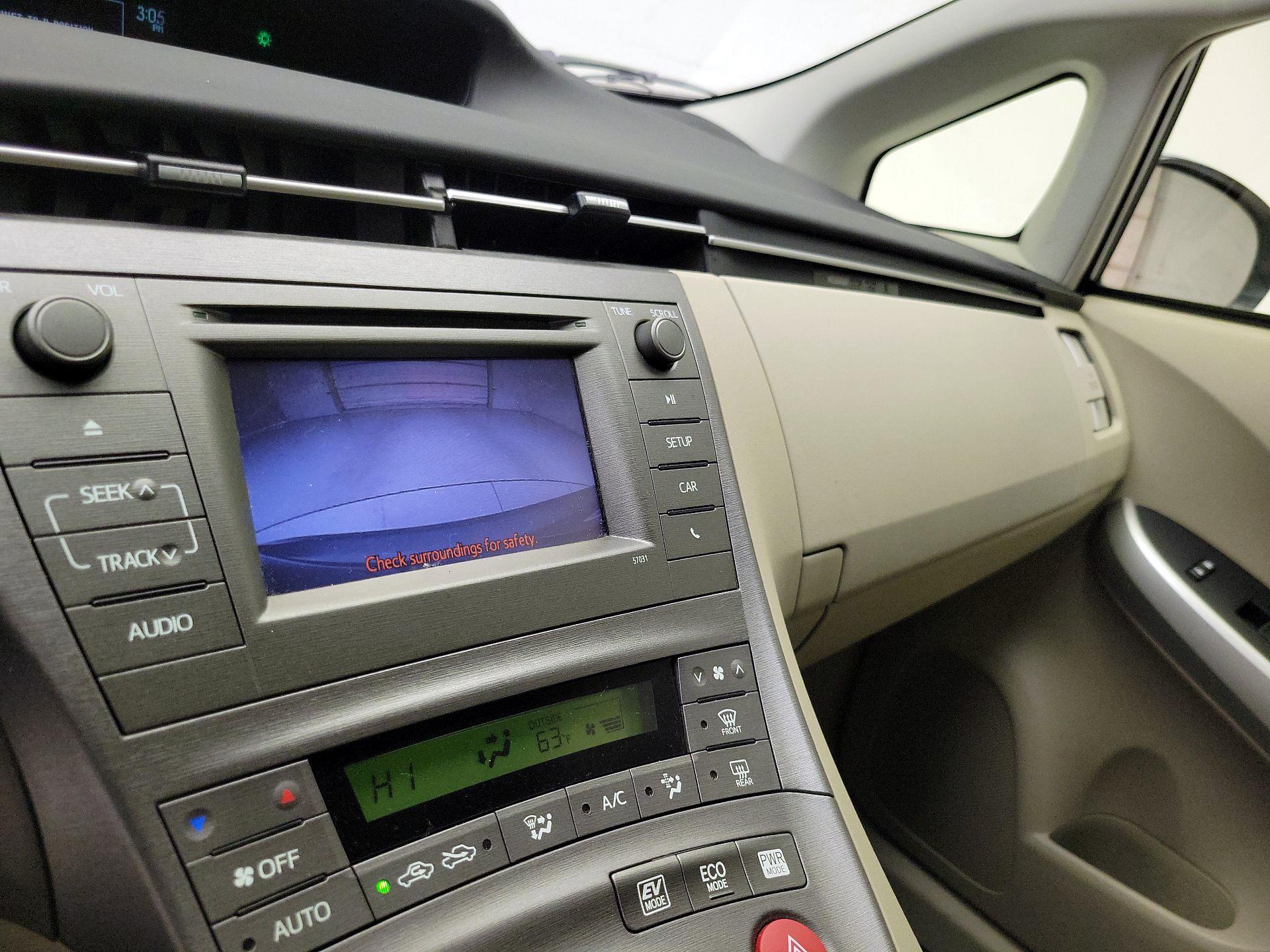 Thumbnail: 2015 Toyota Prius - 14