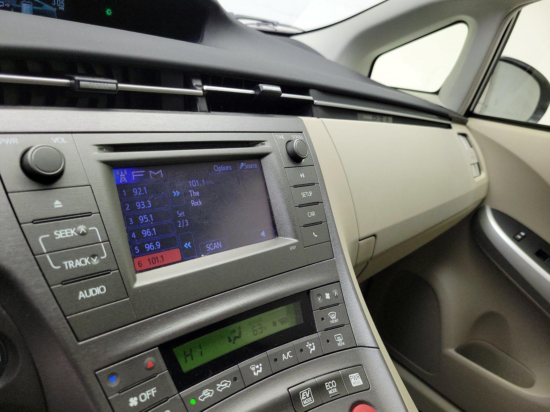 Thumbnail: 2015 Toyota Prius - 15