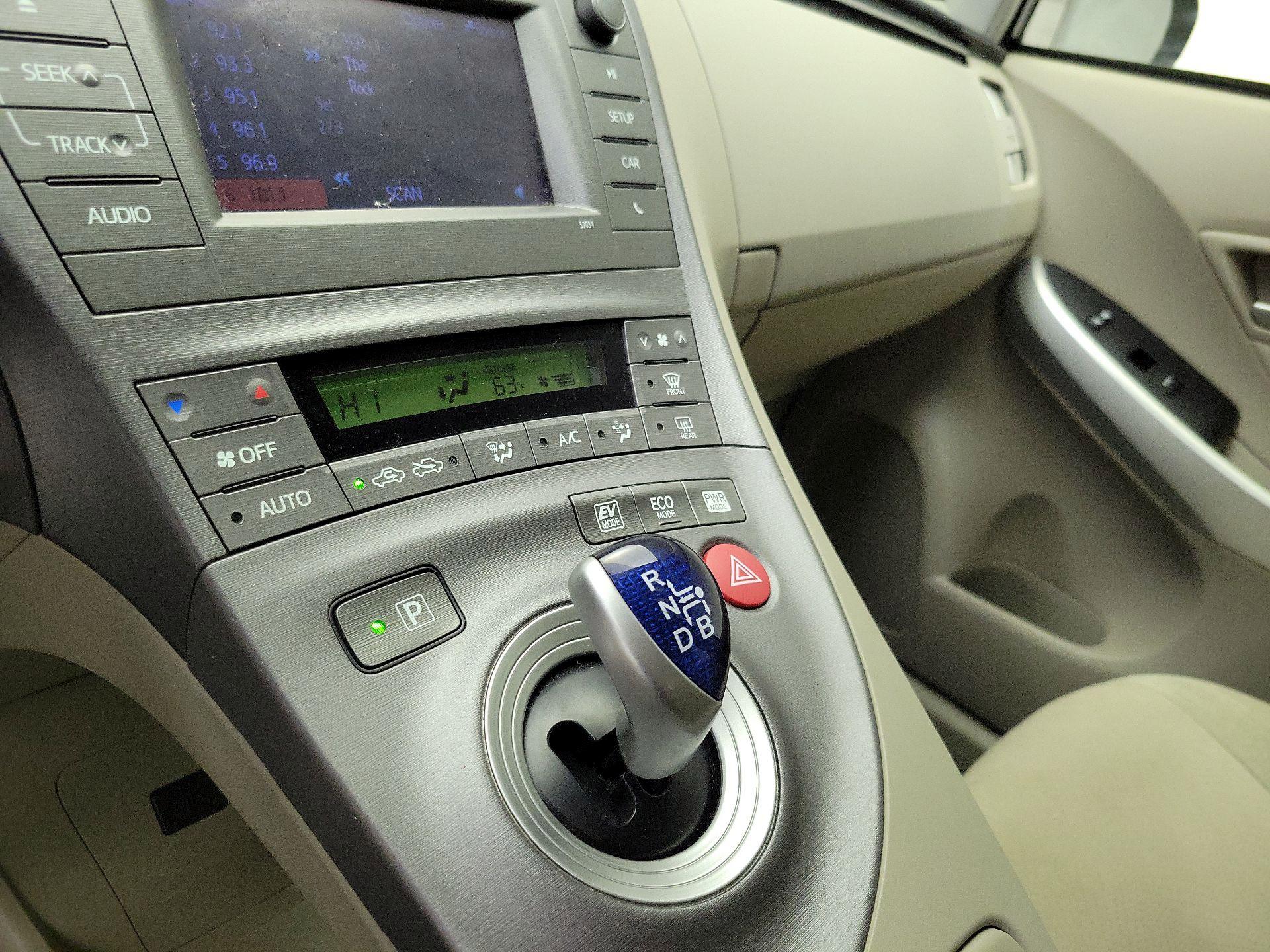 Thumbnail: 2015 Toyota Prius - 16