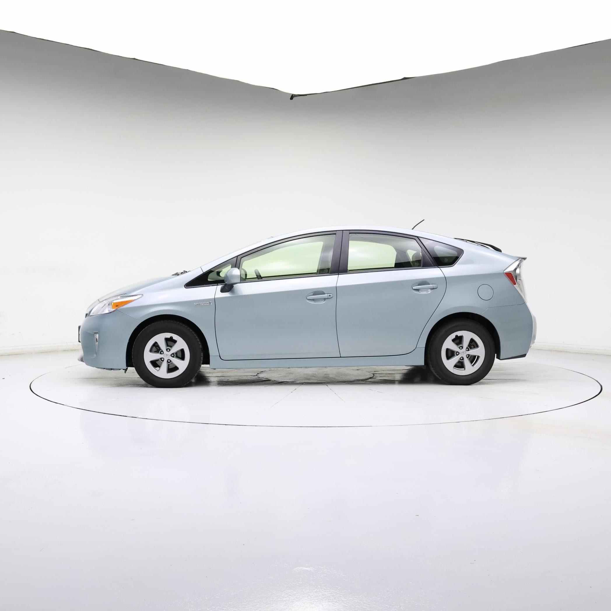 Thumbnail: 2015 Toyota Prius - 3