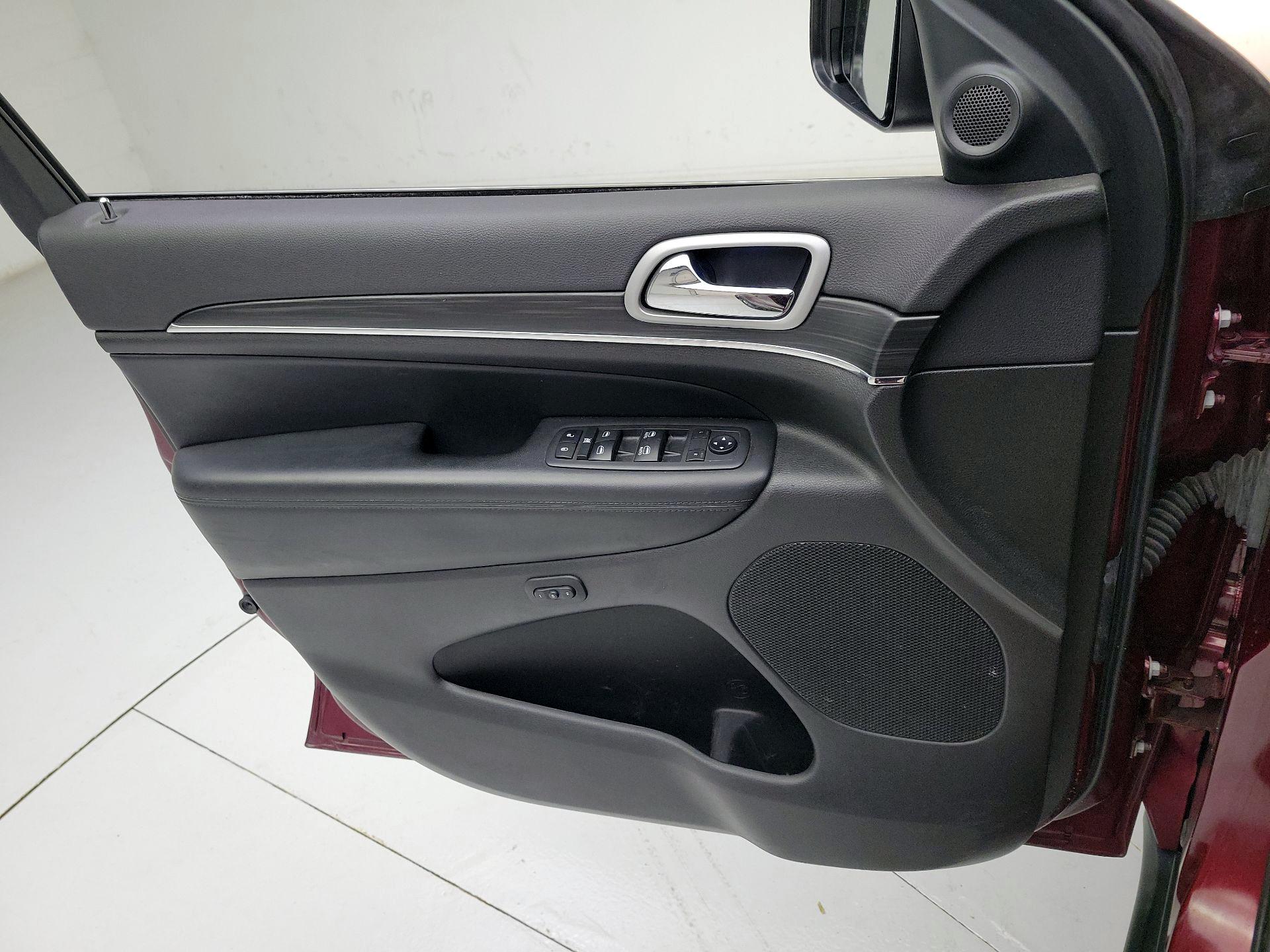 Thumbnail: 2019 Jeep Grand Cherokee - 12