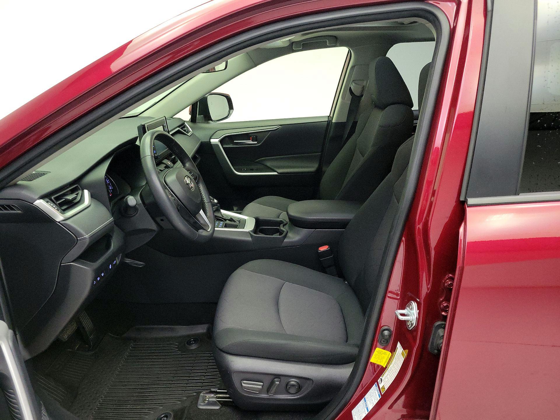 Thumbnail: 2019 Toyota RAV4 - 11