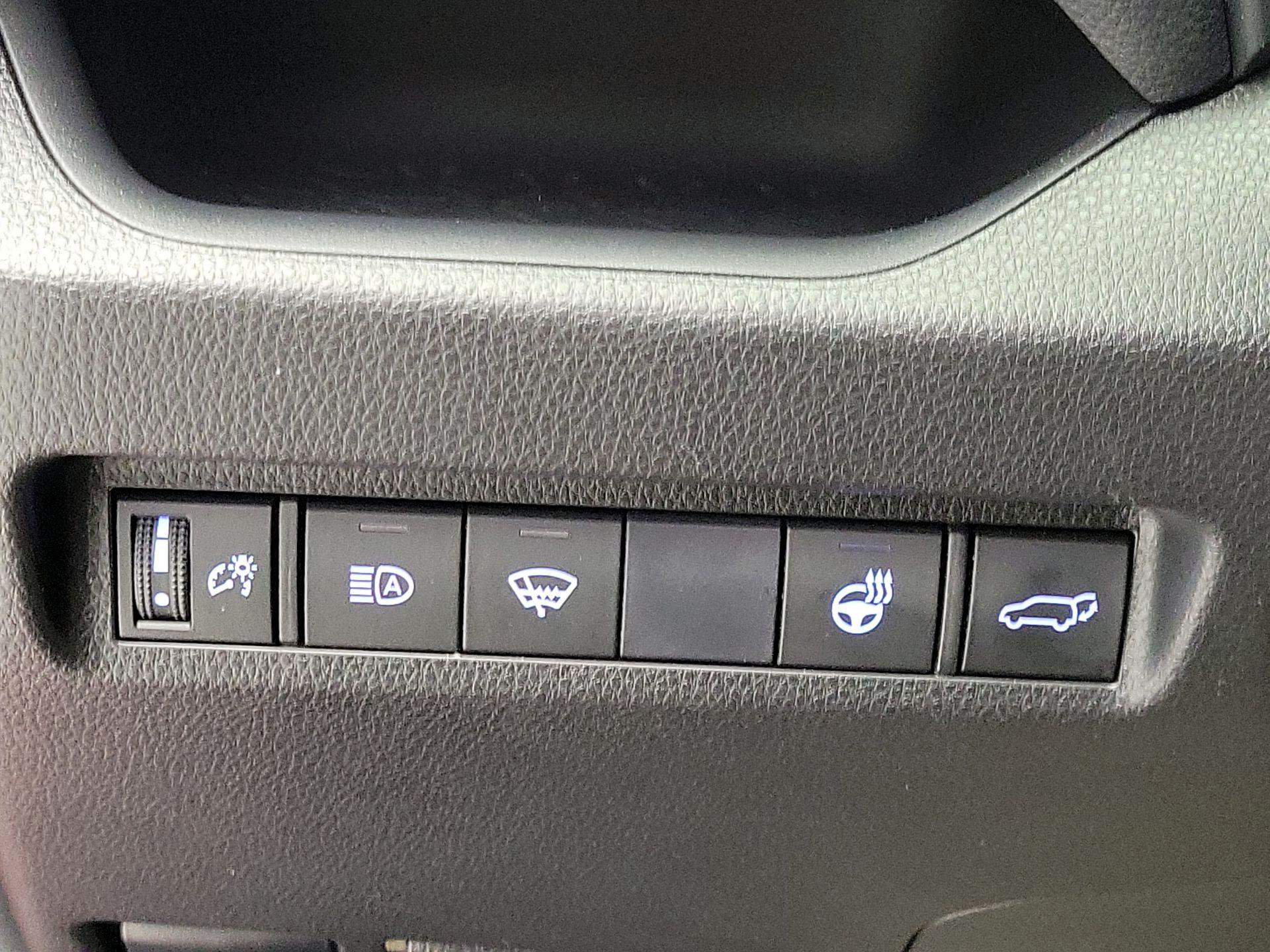 Thumbnail: 2019 Toyota RAV4 - 13