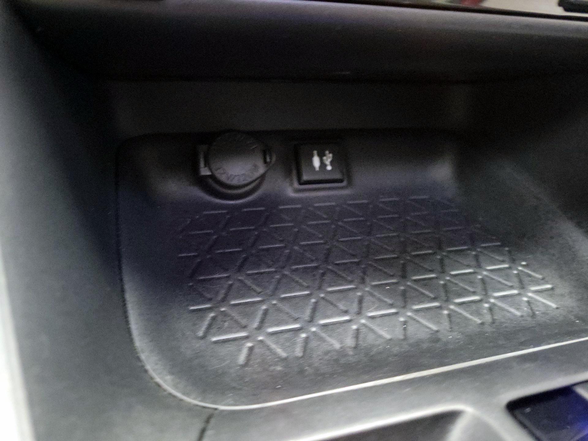 Thumbnail: 2019 Toyota RAV4 - 18