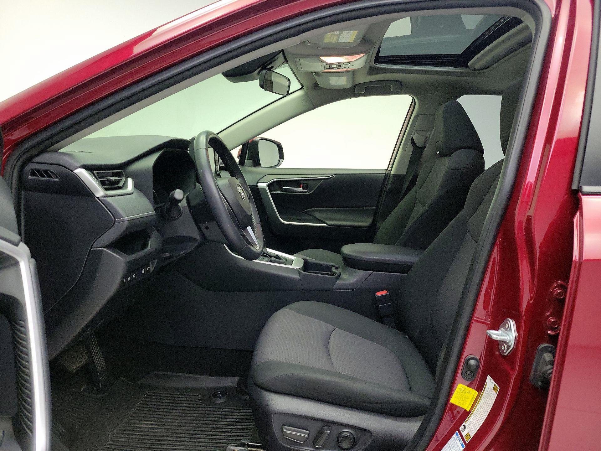 Thumbnail: 2019 Toyota RAV4 - 19