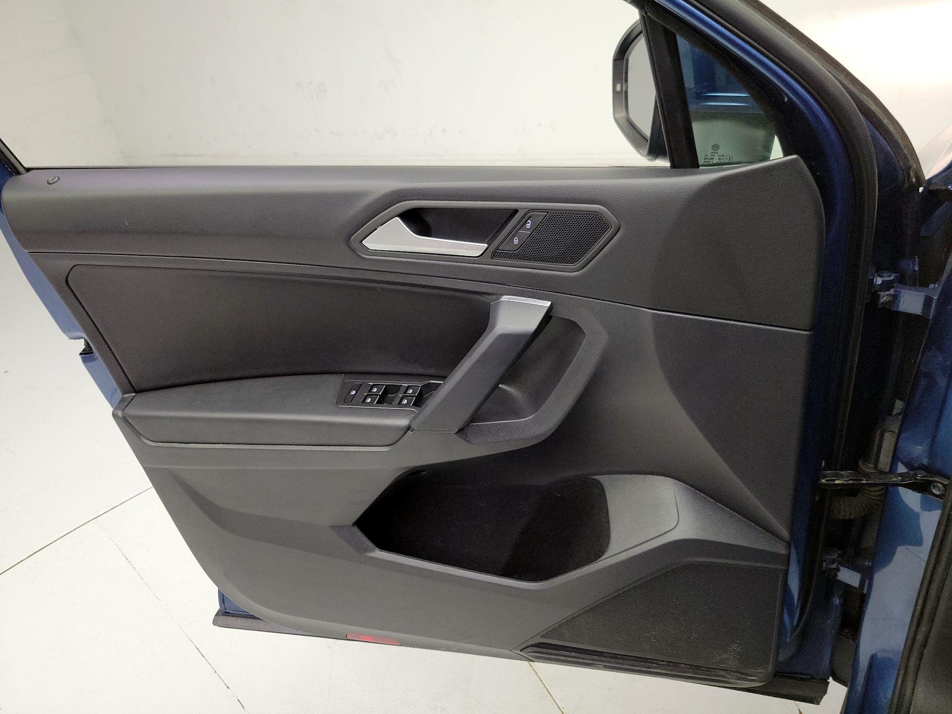 Thumbnail: 2019 Volkswagen Tiguan - 12