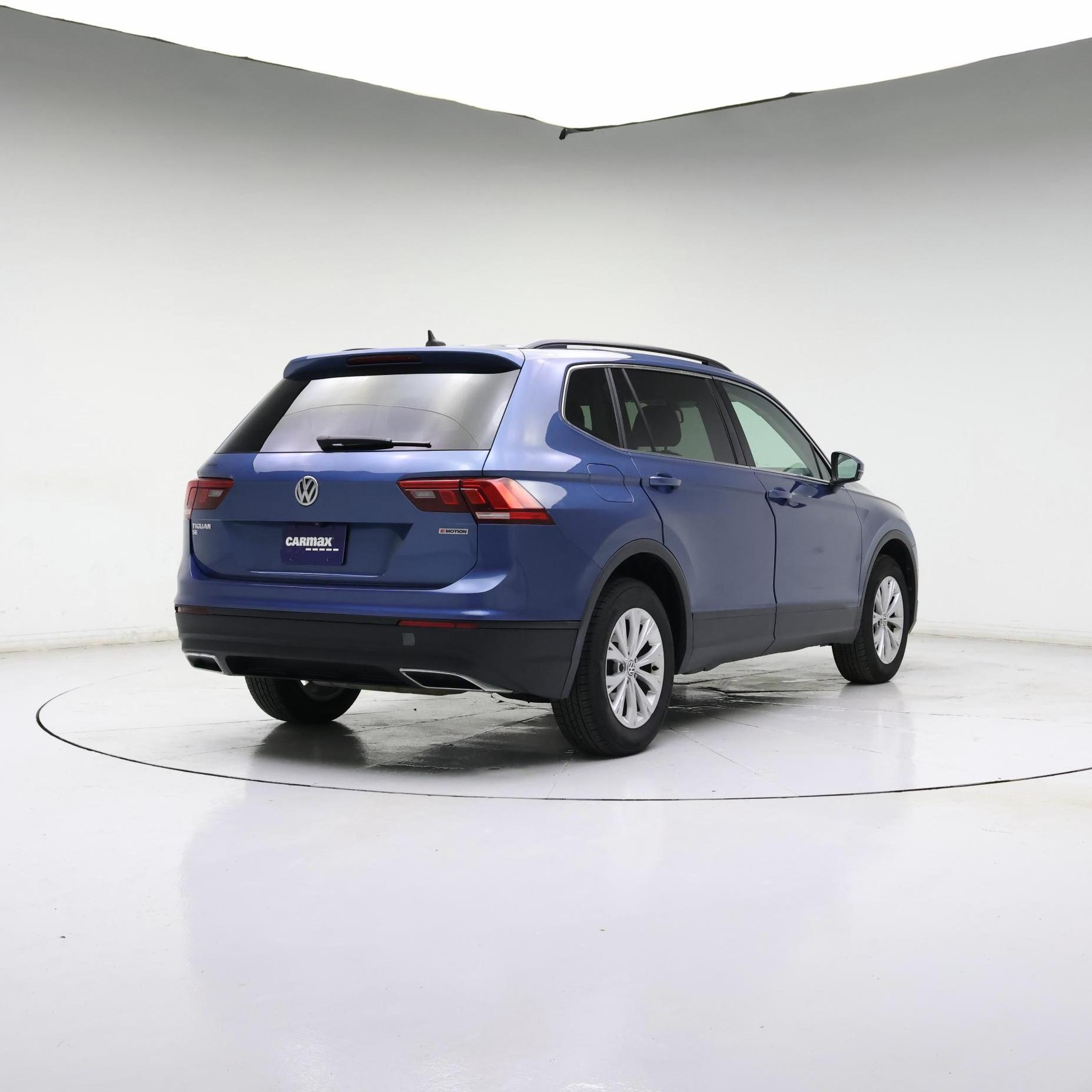 Thumbnail: 2019 Volkswagen Tiguan - 4